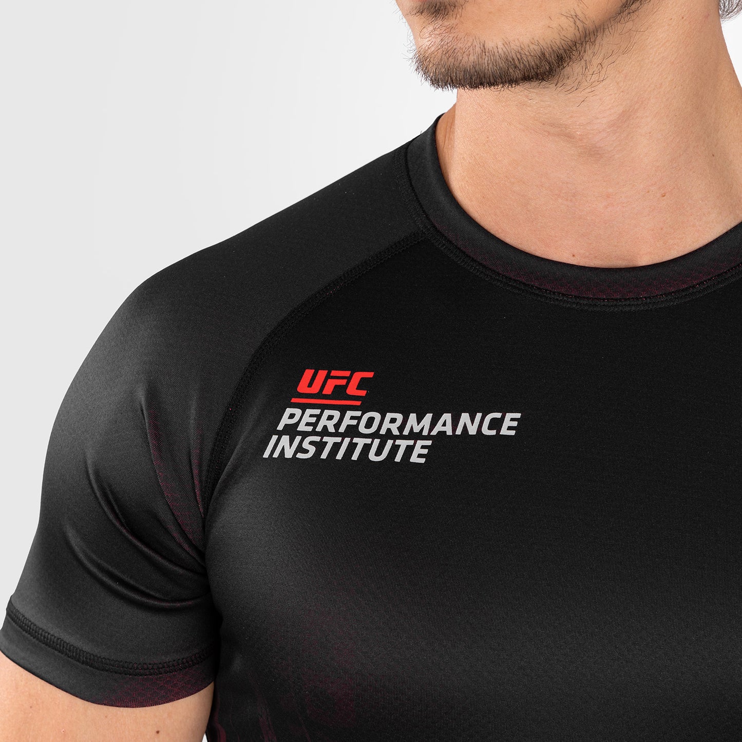 UFC Venum Performance Institute 2.0 メンズ・ショートスリーブ・ラッシュガード - ブラック／レッド