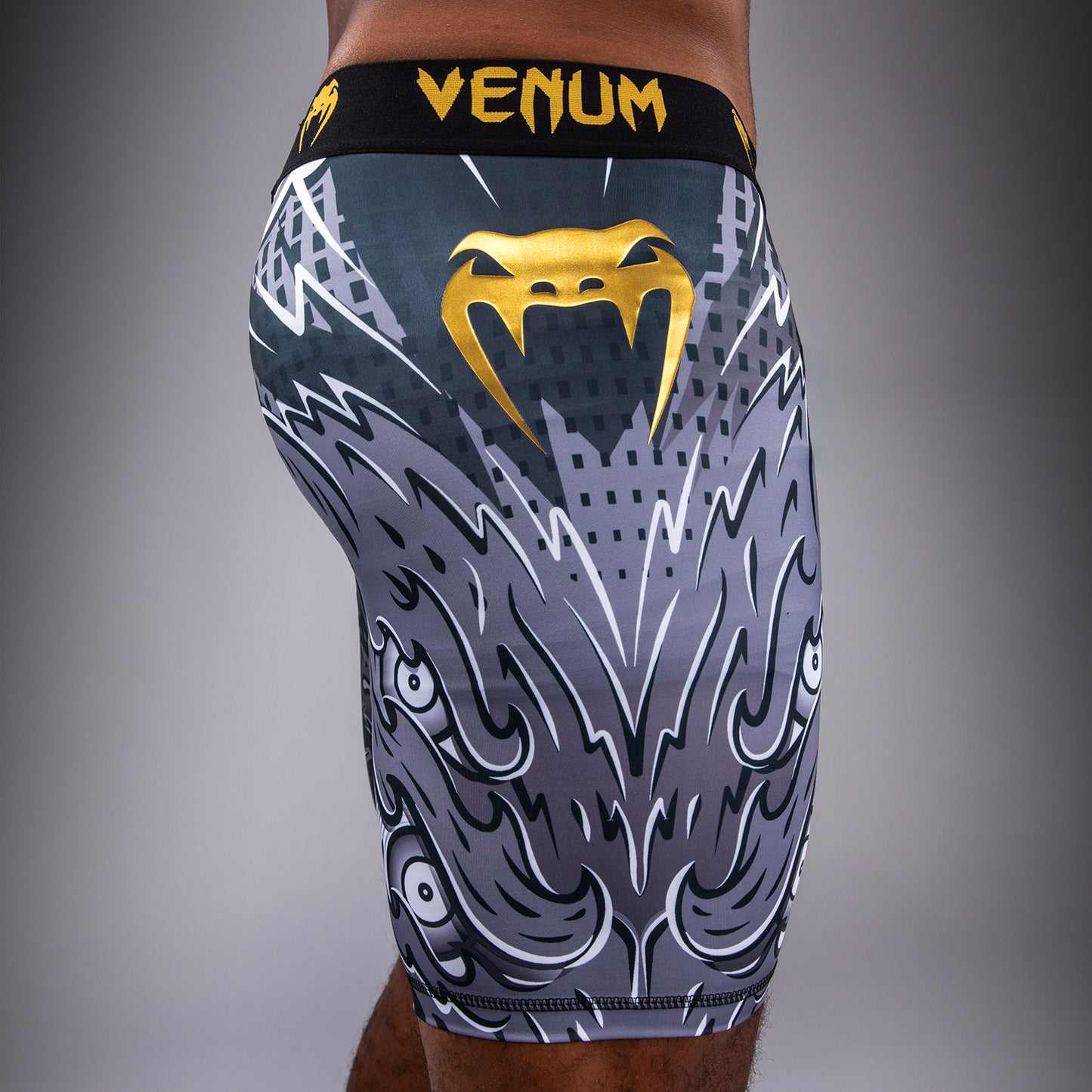 Venum Wolf Atak コンプレッションショーツ – ブラック/グレー
