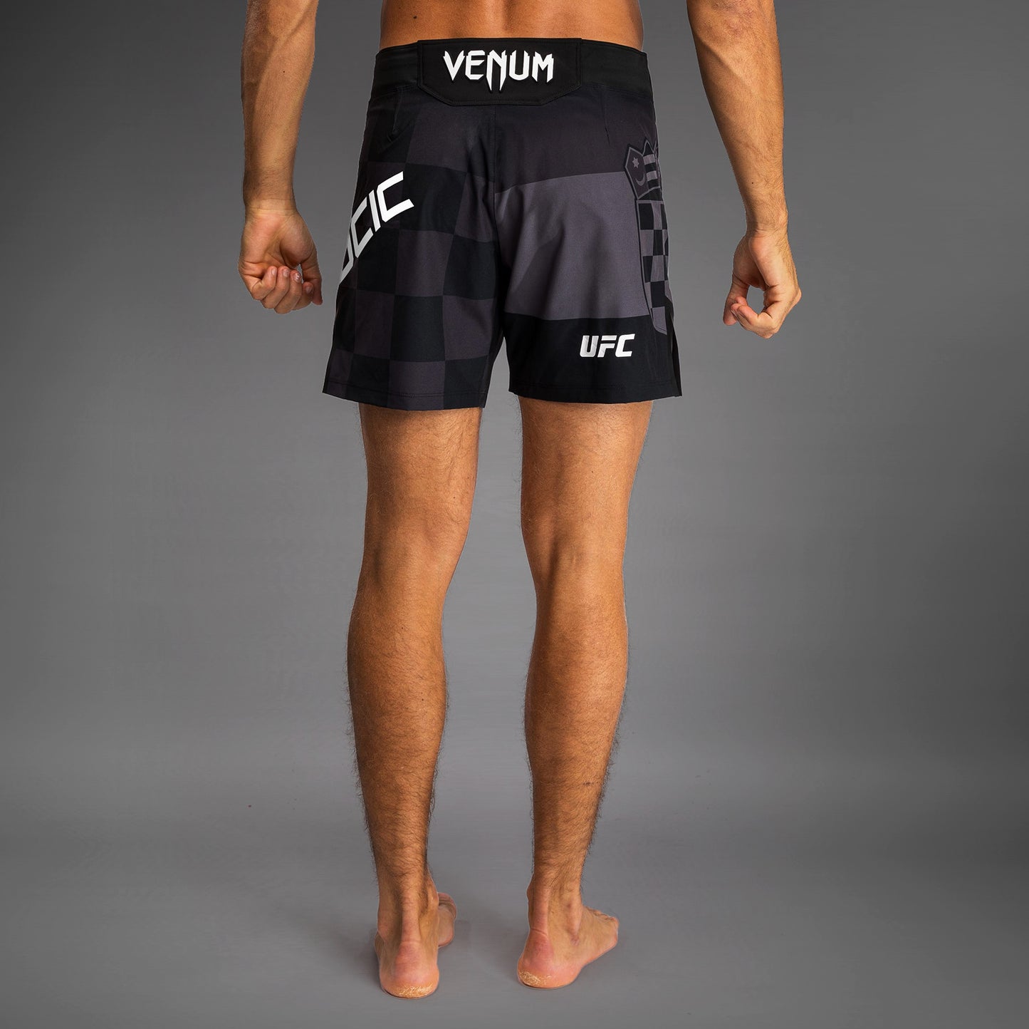 UFC Unrivaled by Venum Stipe Miocic 男性 ショートフィットファイトショーツ - ブラック