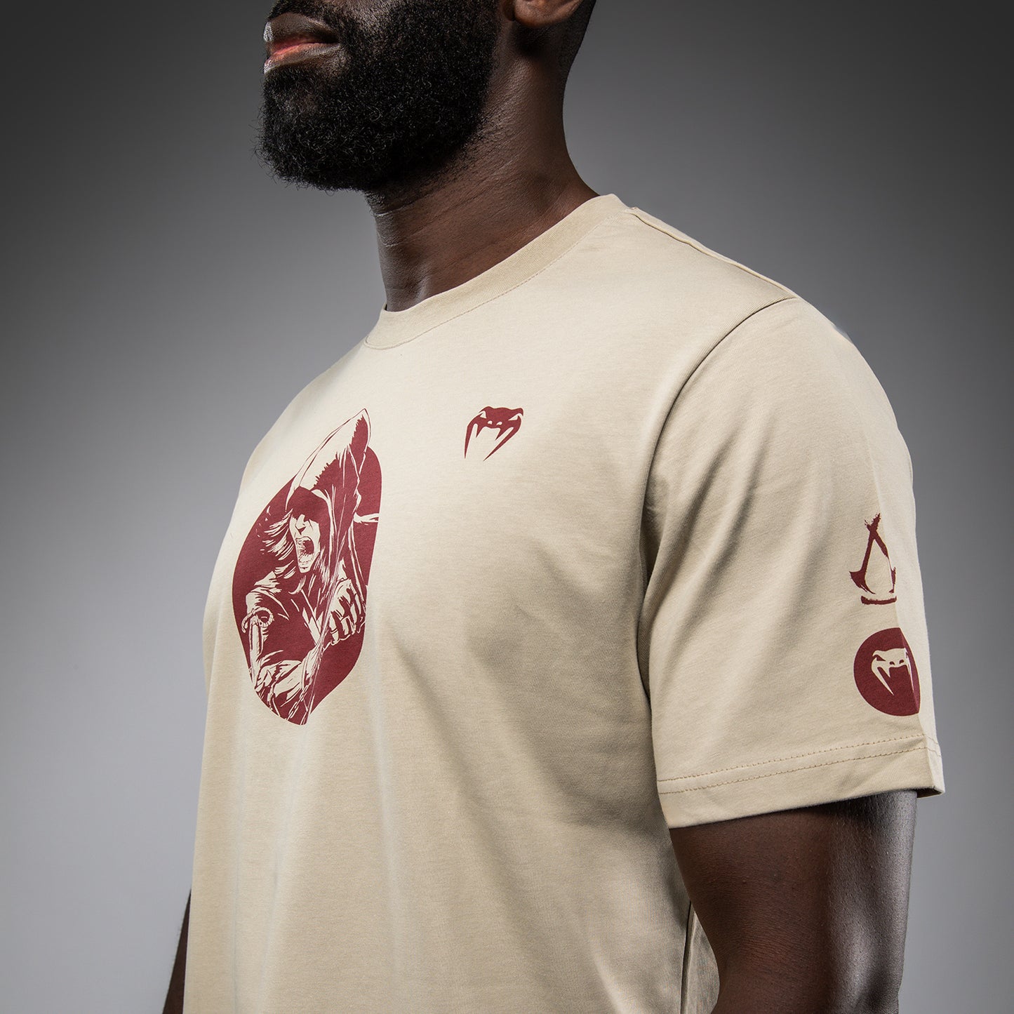 Venum x Assassin’s Creed Shadows T-Shirt - サンド