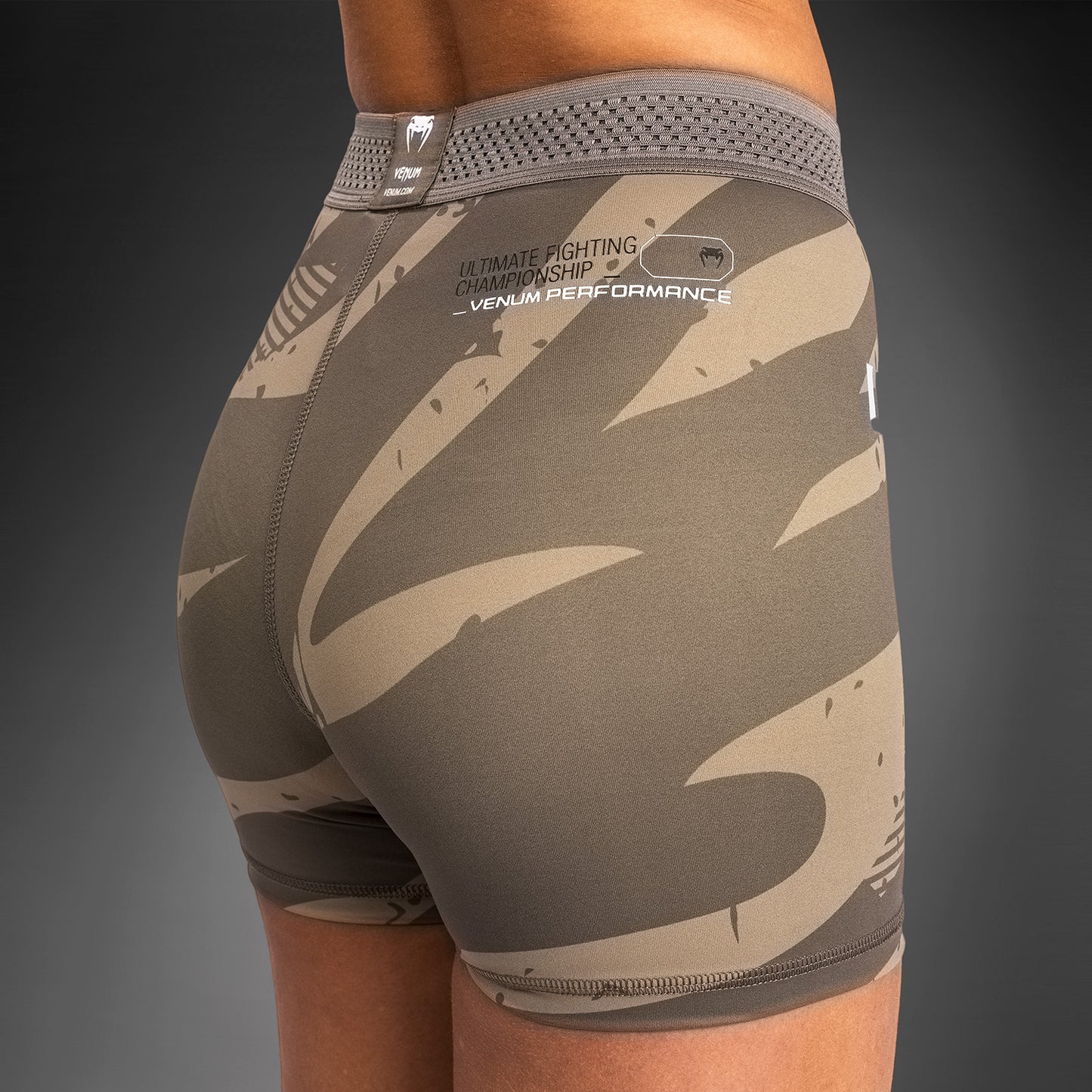 UFC Adrenaline By Venum Fight Week - 女性のバレトゥードショート - Desert Camo