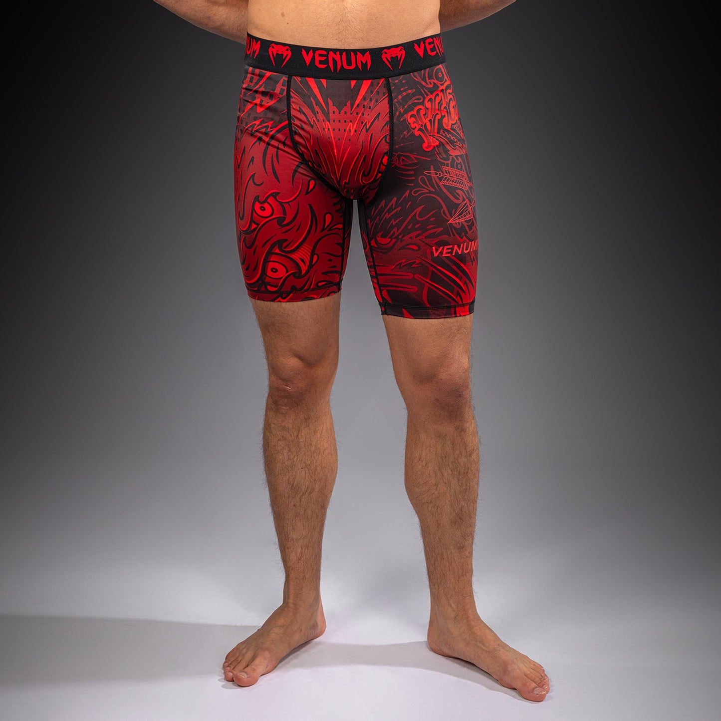 Venum Wolf Atak コンプレッションショーツ – ブラック/レッド