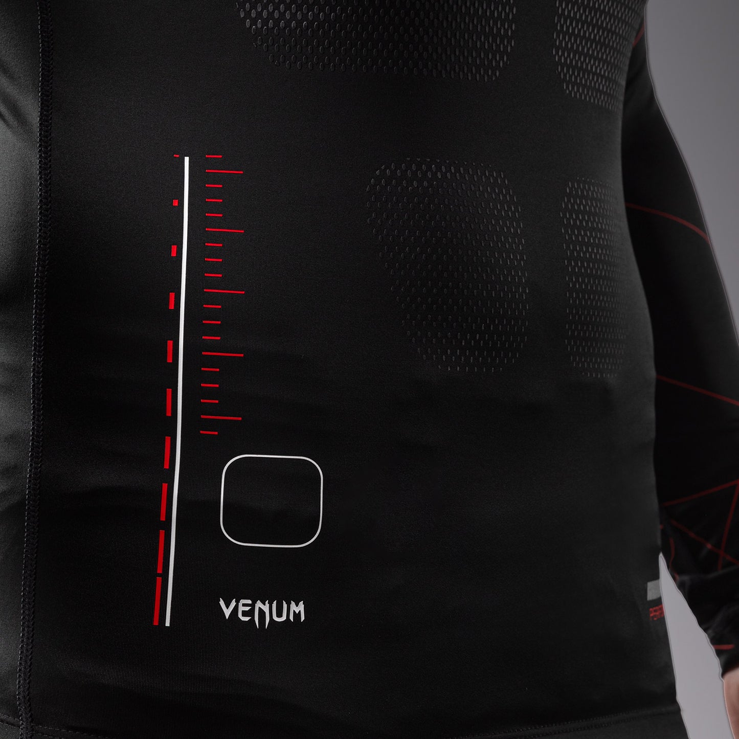 Venum Tactical XT メンズ・ロングスリーブ・ラッシュガード - ブラック／ファイヤーレッド