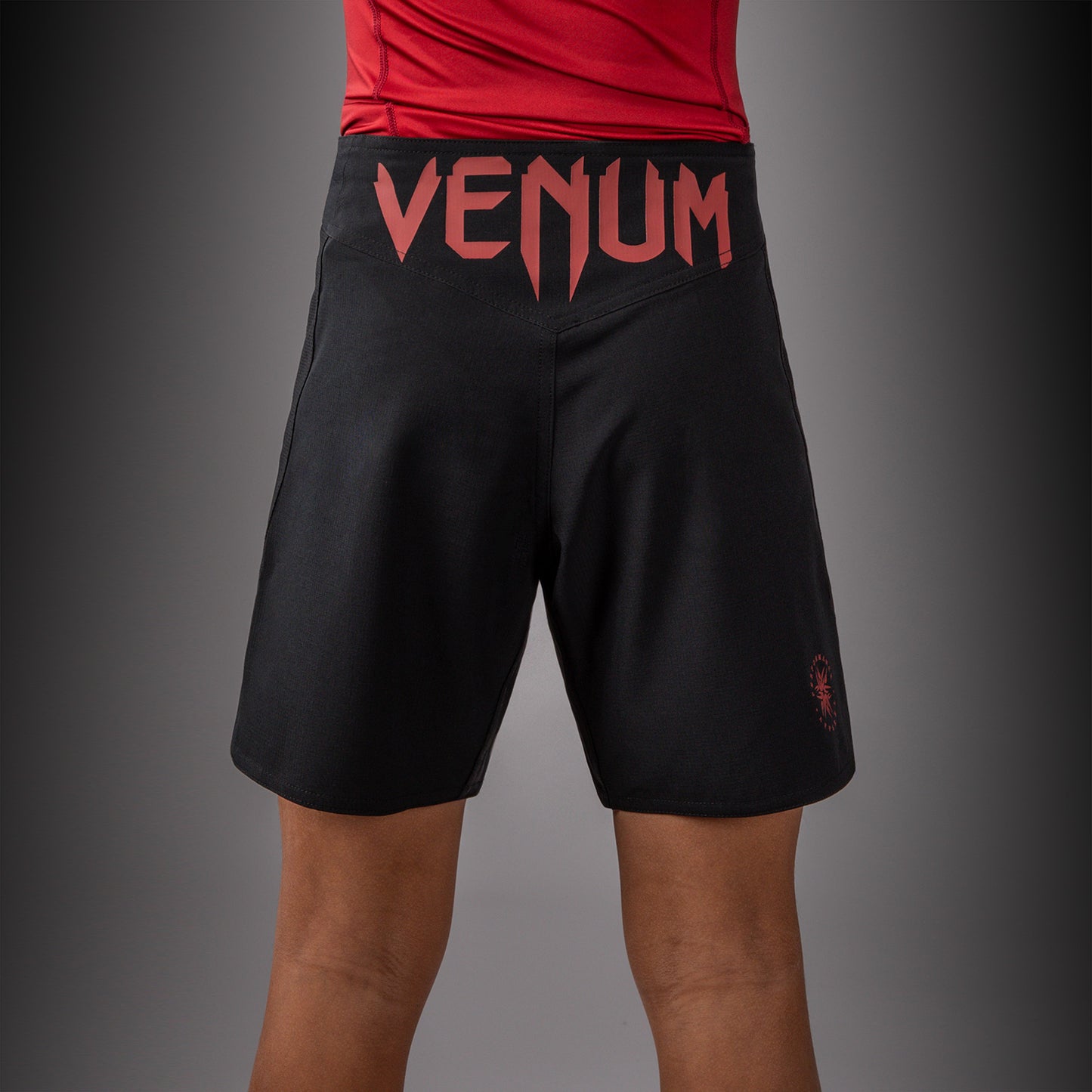 Venum Attack キッズ用ファイトショーツ - ブラック/レッド