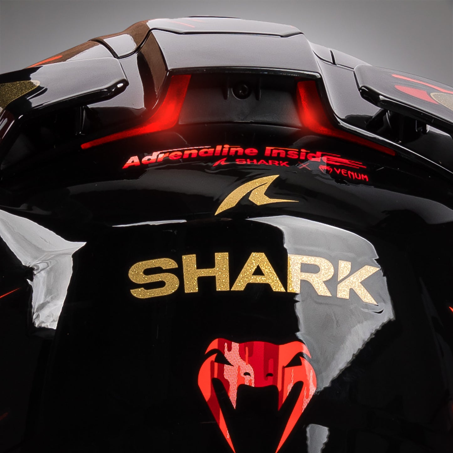 Venum x Shark SKWAL i3 JET バイク用ヘルメット - レッド/ゴールド
