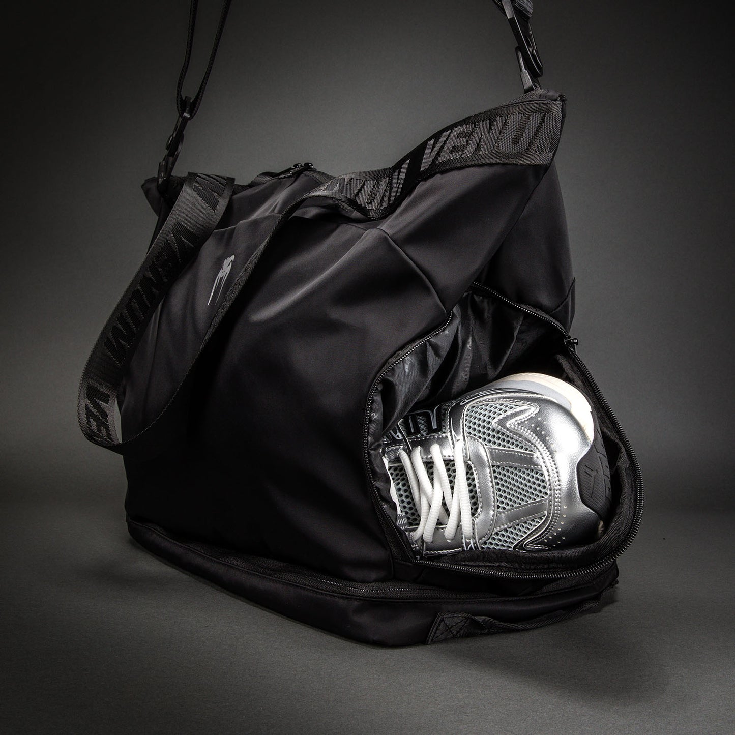 Venum Essential スポーツバッグ - ブラック