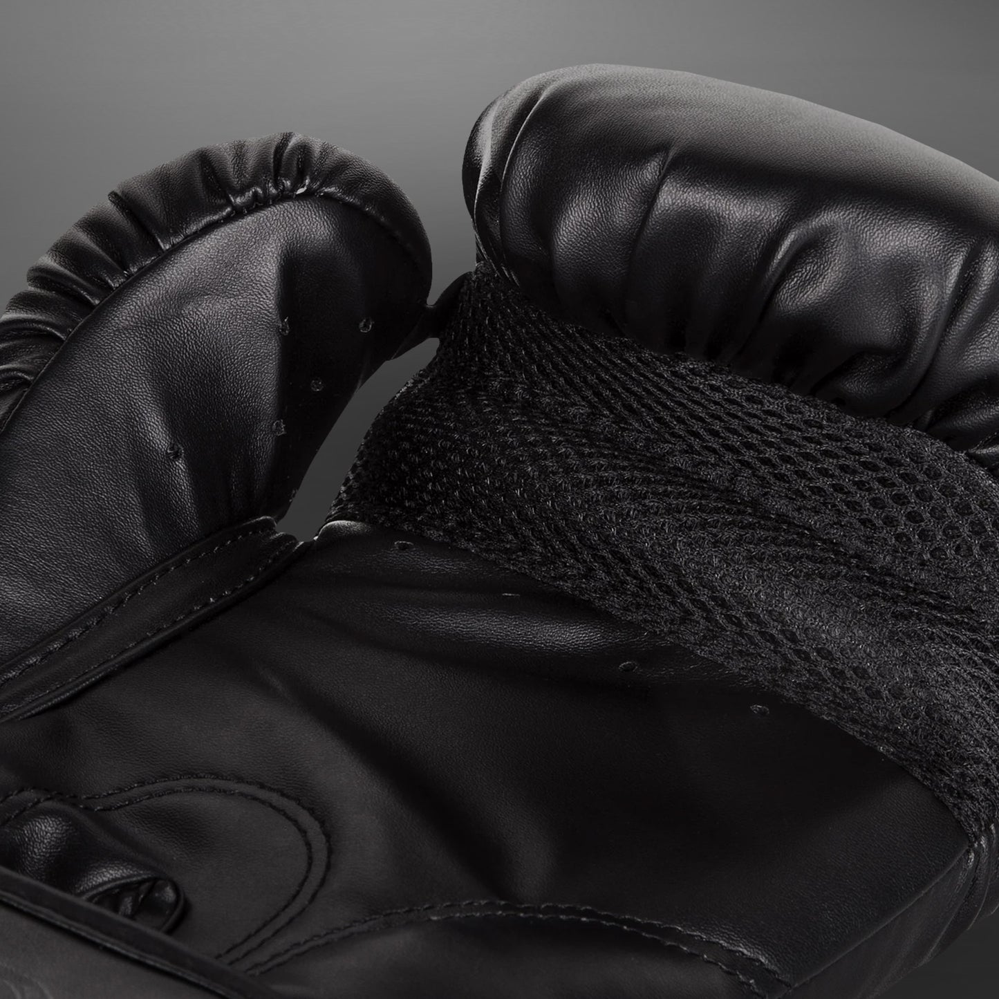 Venum Challenger 2.0 ボクシンググローブ - Black/Black