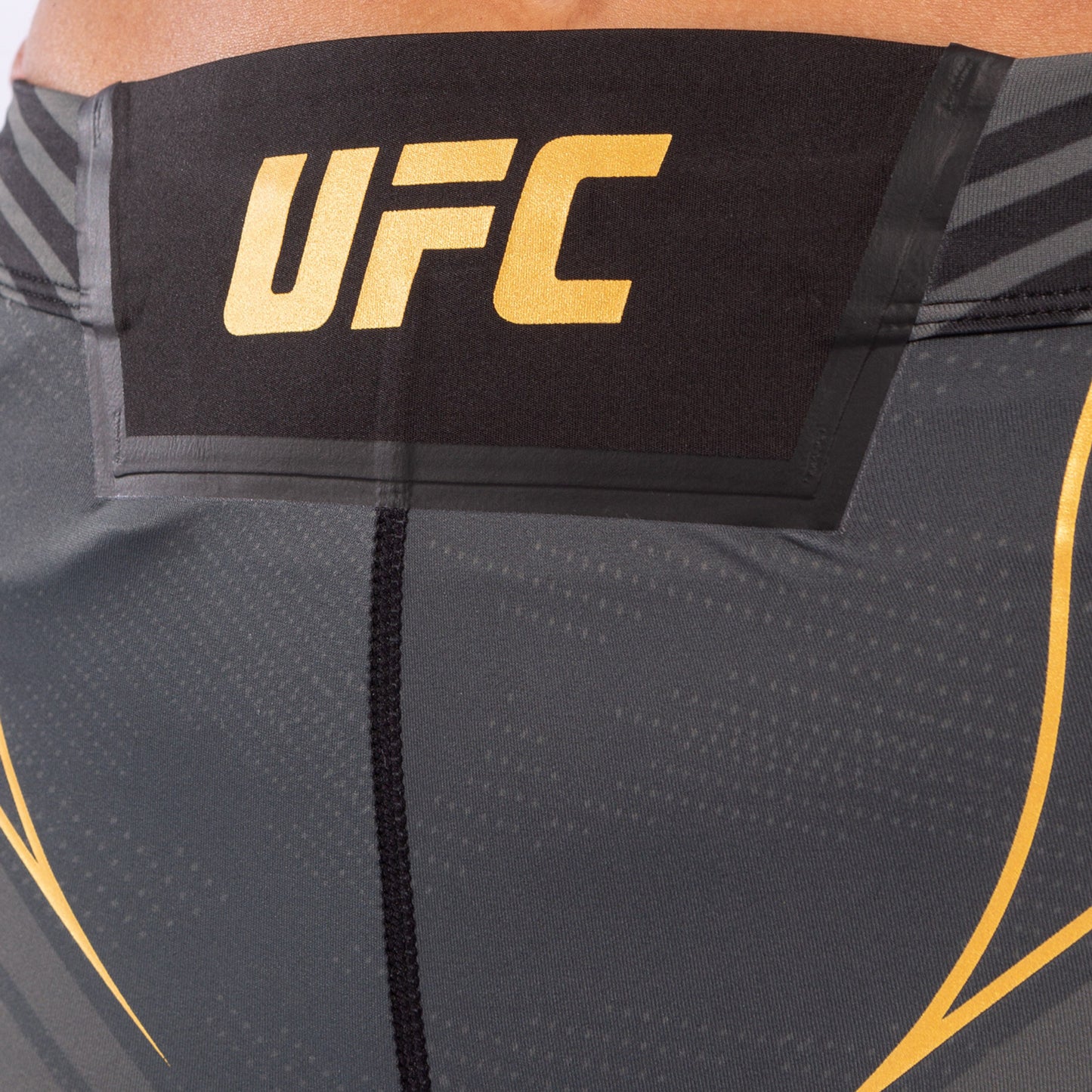 UFC VENUM本格的なファイトナイトメンズ バーリトゥードショート-ショートフィット - チャンピオン