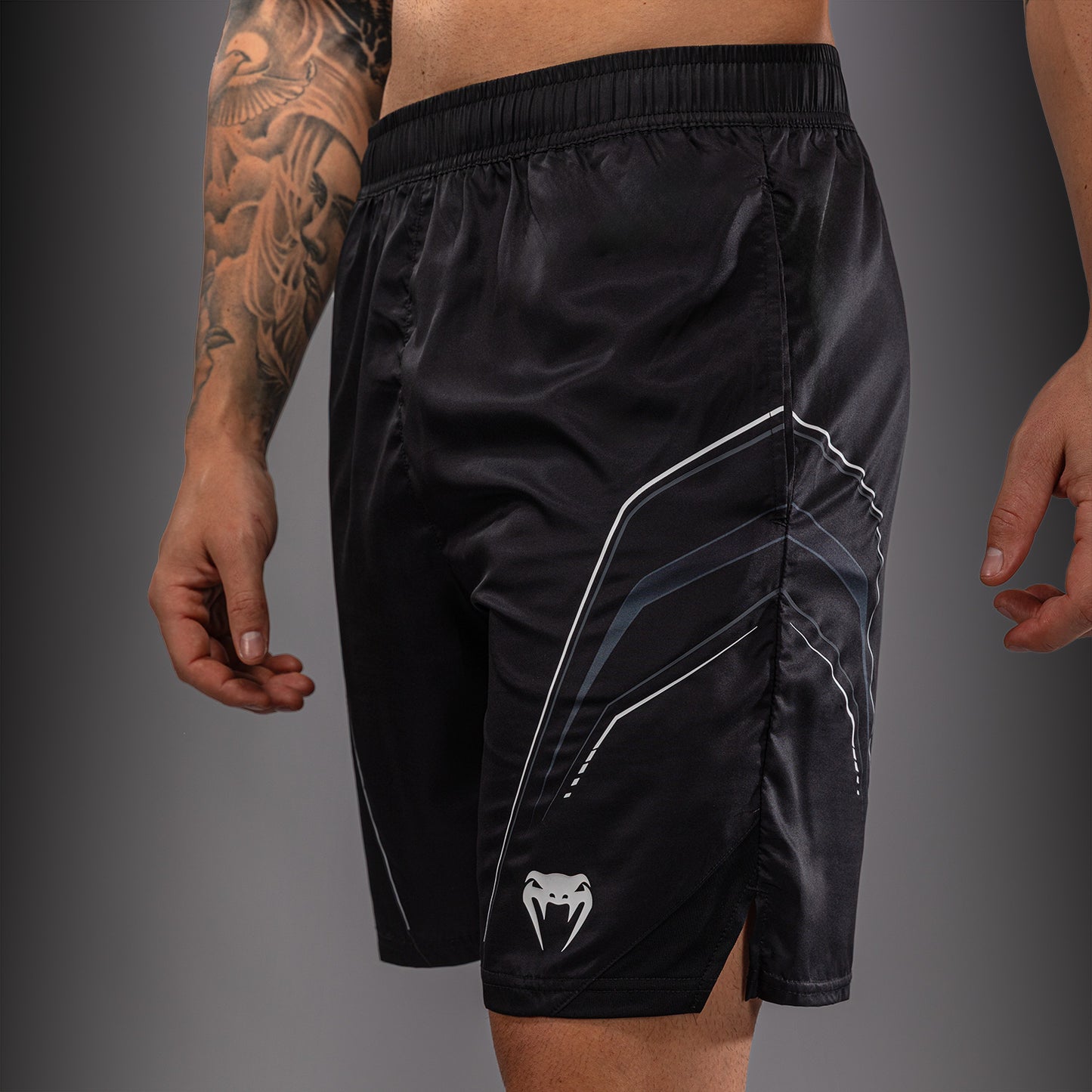 Venum Streamline トレーニングショーツ – ブラック/ホワイト