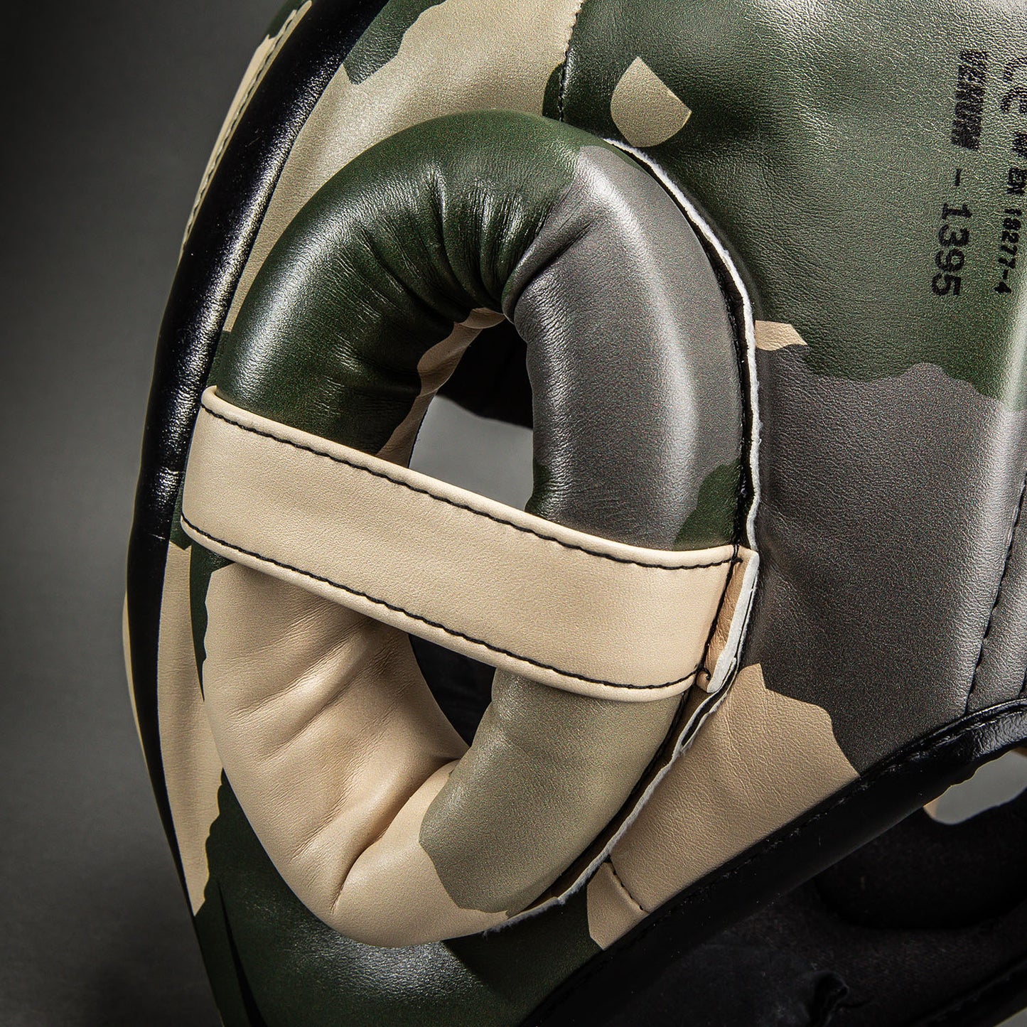 Venum Elite Camo ヘッドギア – カーキ/オフホワイト