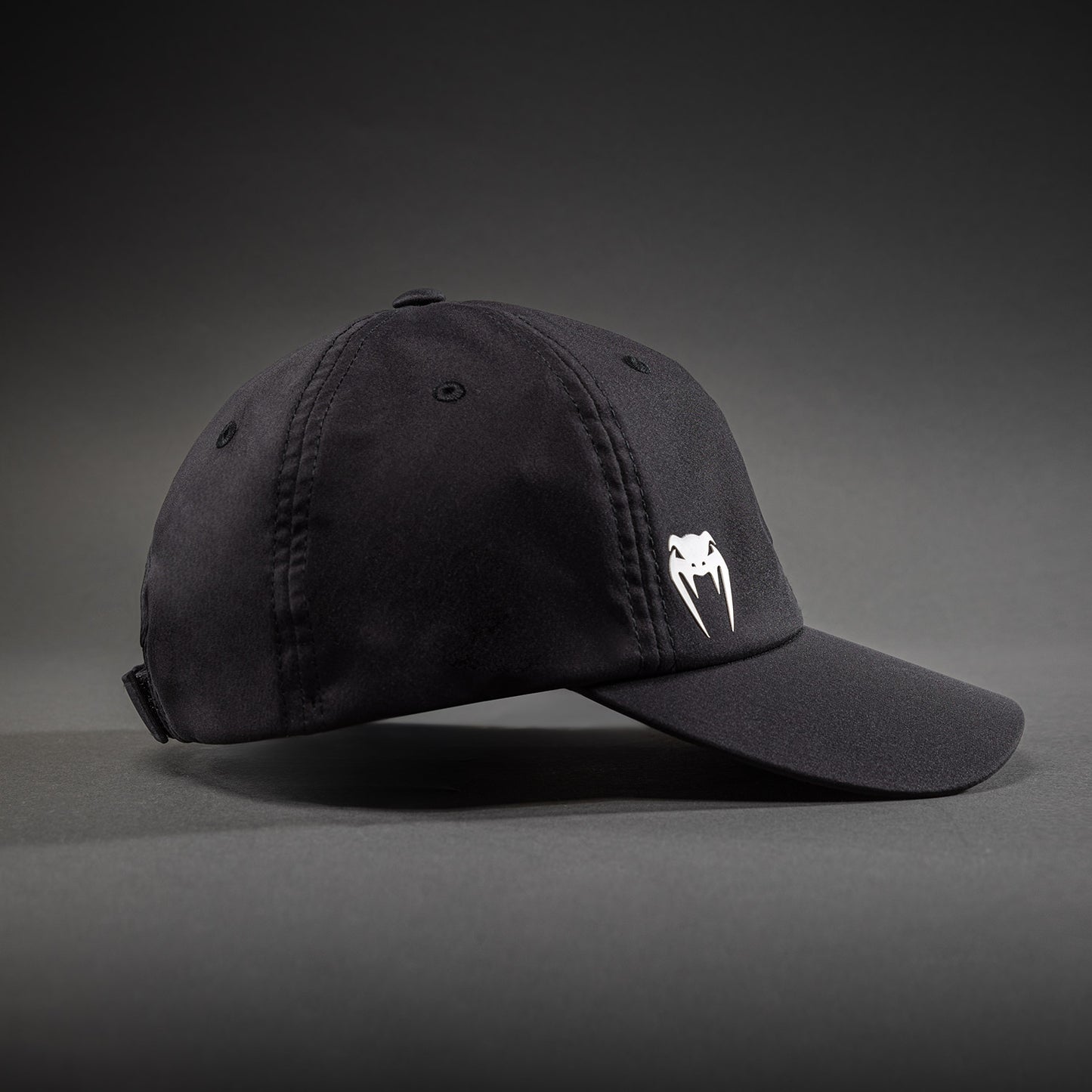 UFC Unity by Venum Authentic Fight Week スポーツキャップ – ブラック
