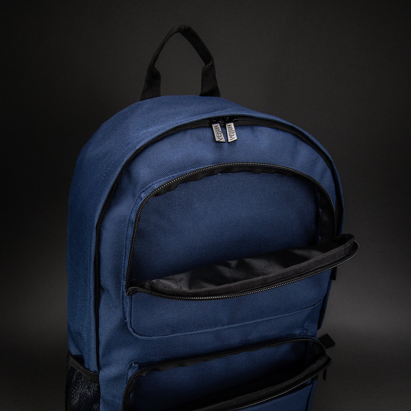 Venum Essential スポーツバッグ (24L) - ネイビーブルー