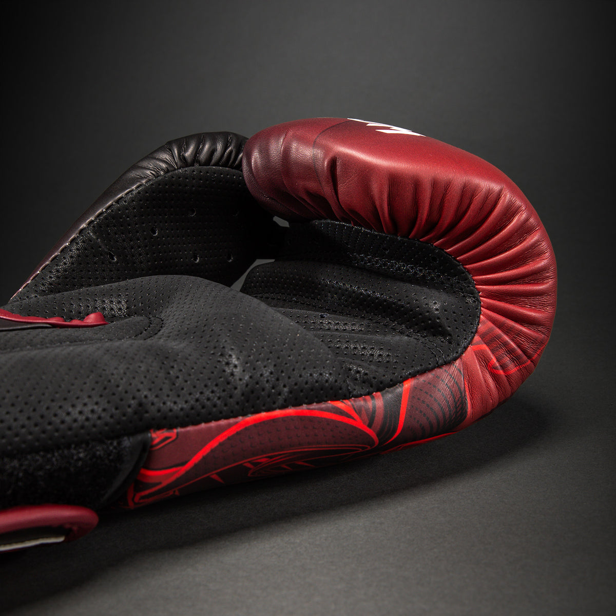 Venum Crimson Viper 2.0 Impact ボクシンググローブ - ブラック/レッド