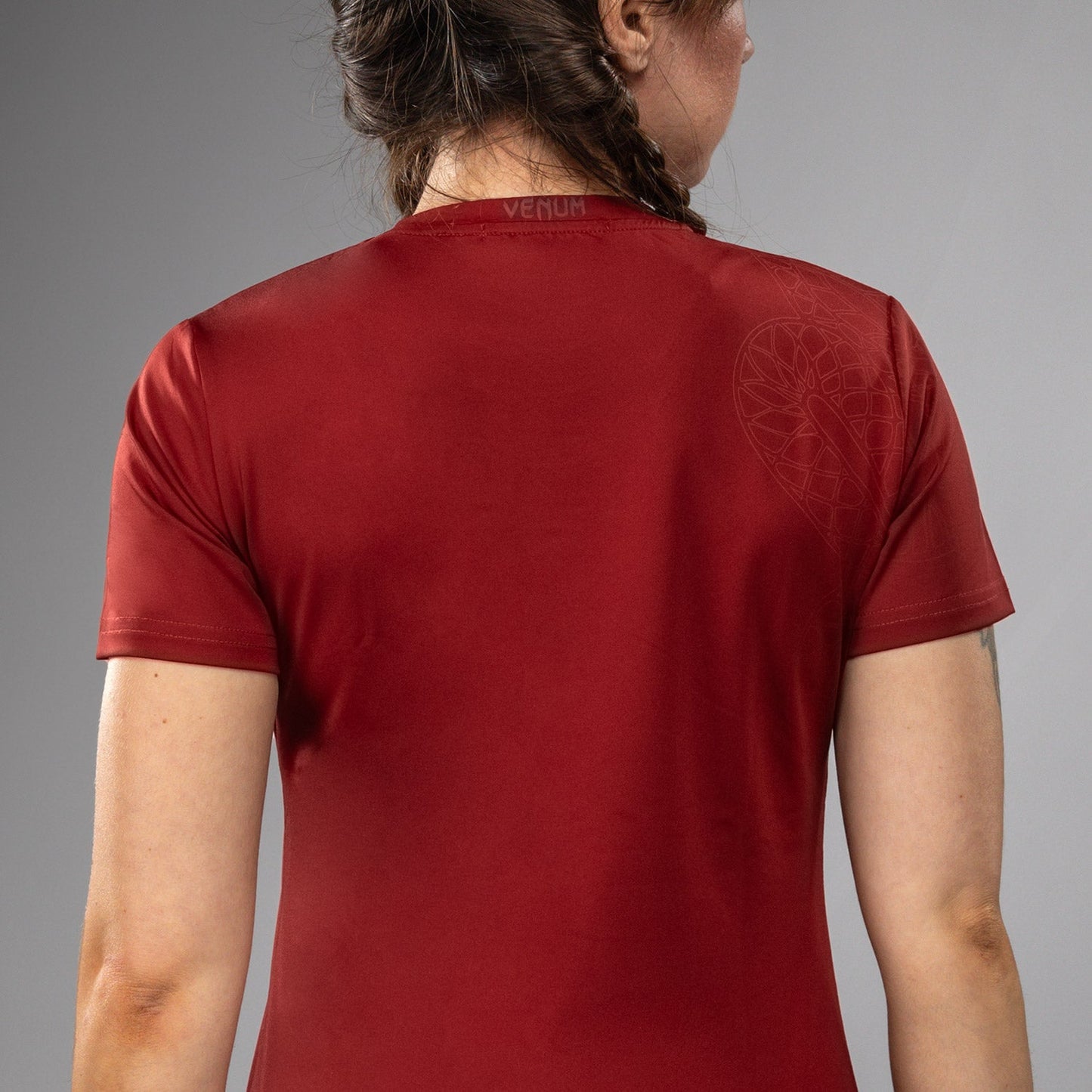 Venum Serpenti レディース ドライテック Tシャツ – バーガンディ/アイボリー