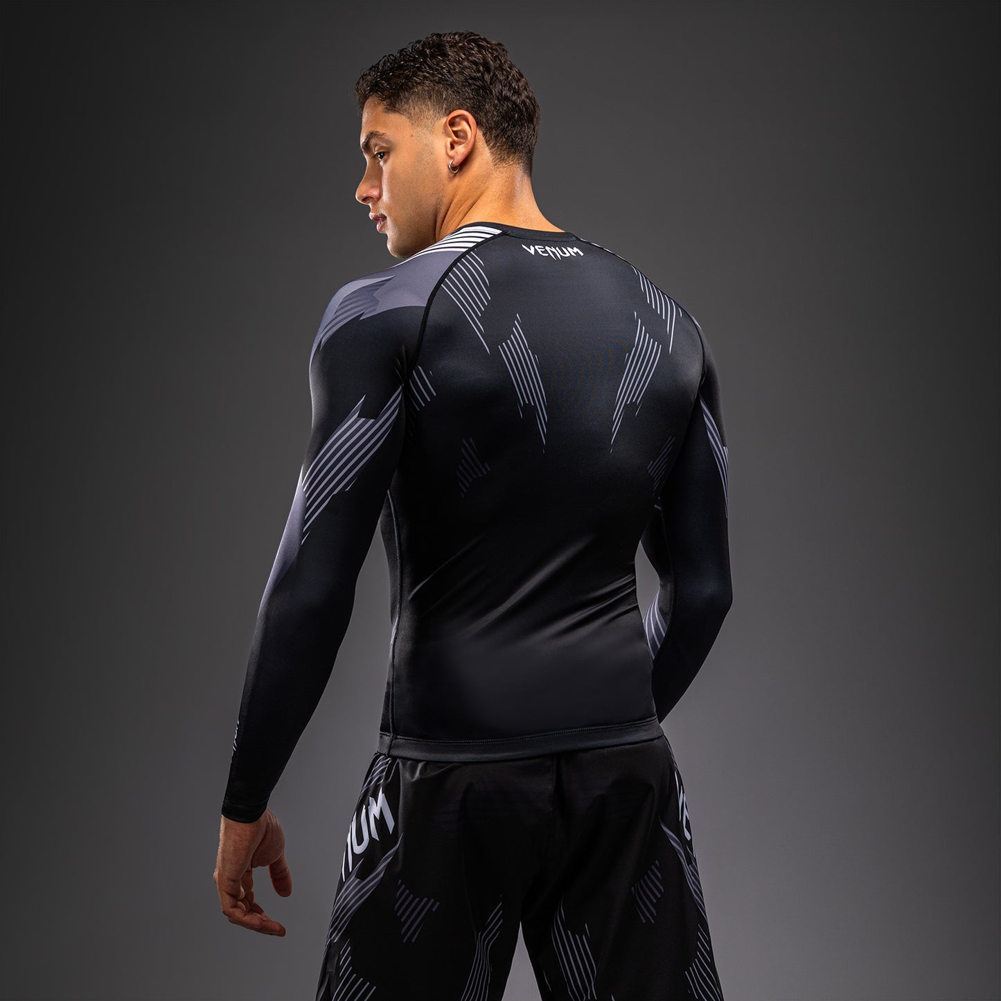 Venum No-Gi 6.0 長袖ラッシュガード ブラック/ホワイト