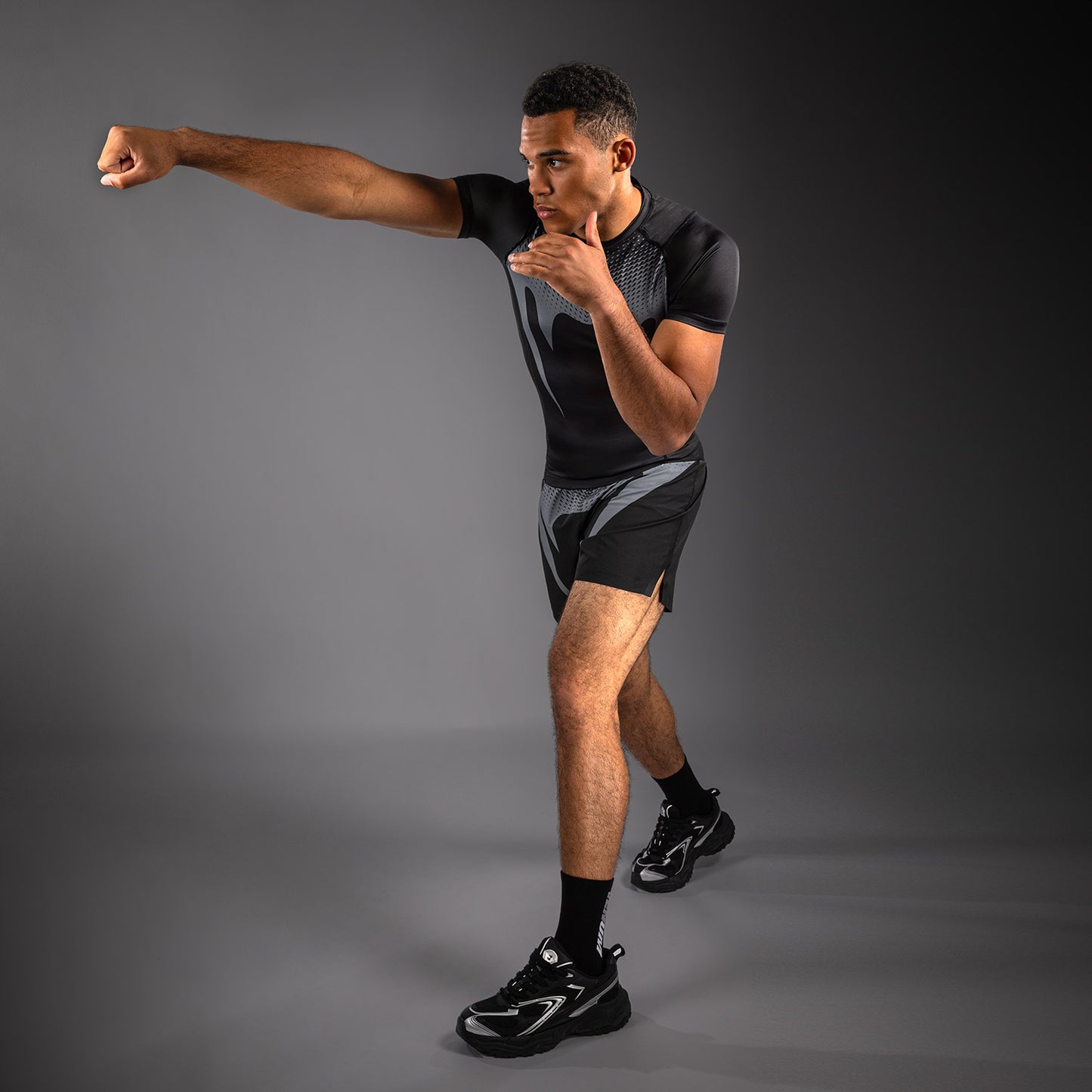 Venum No Gi ラッシュガード - ブラック/シルバーグレー