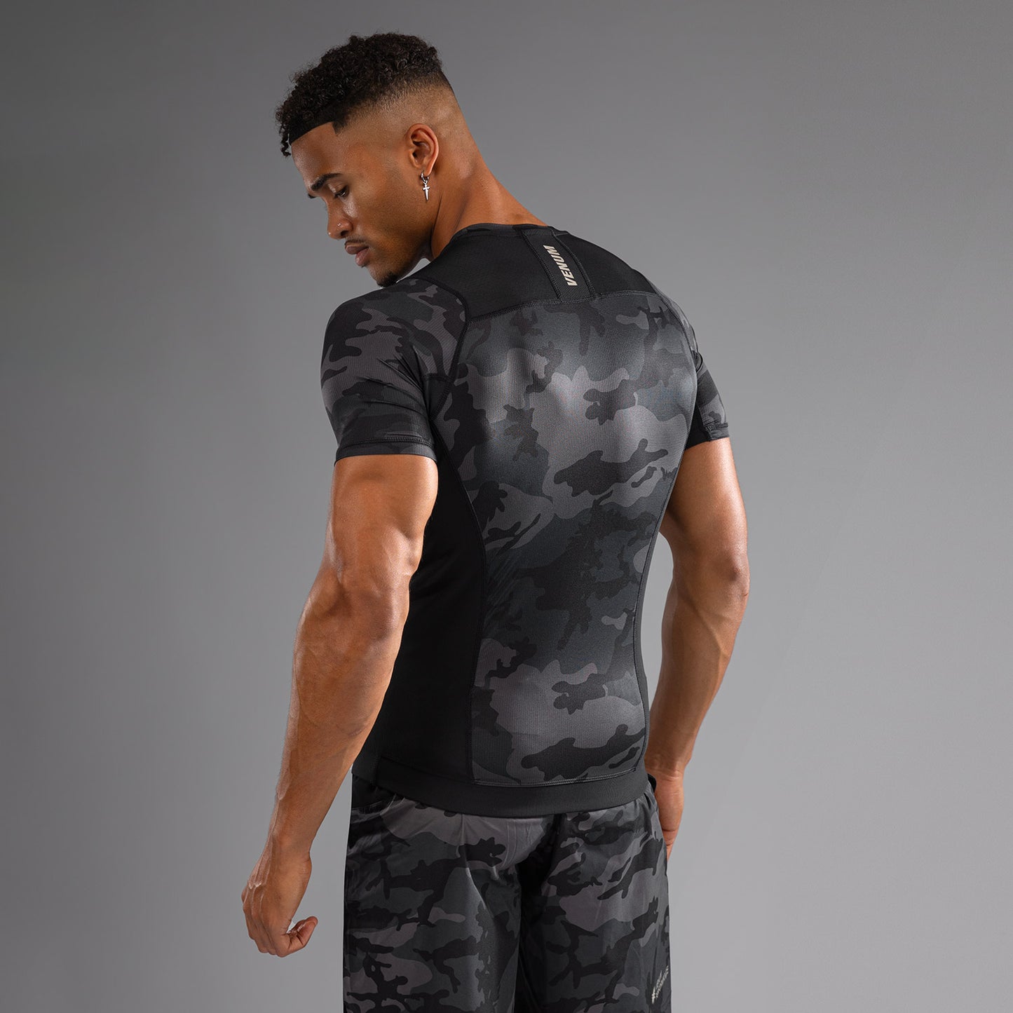 Venum G-Fit Air 半袖ラッシュガード メンズ - デジタルアーバンカモ