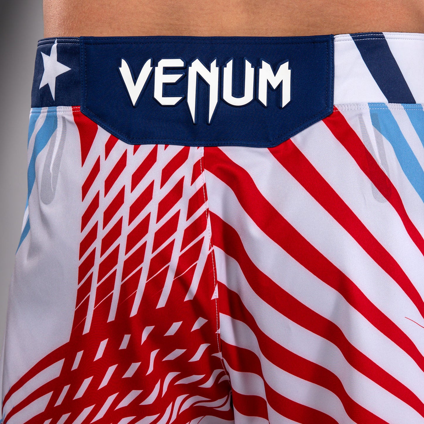 UFC Freedom 250 by Venum メンズ Custom Authentic Fight Night ファイトショーツ ロングフィット - ホワイト