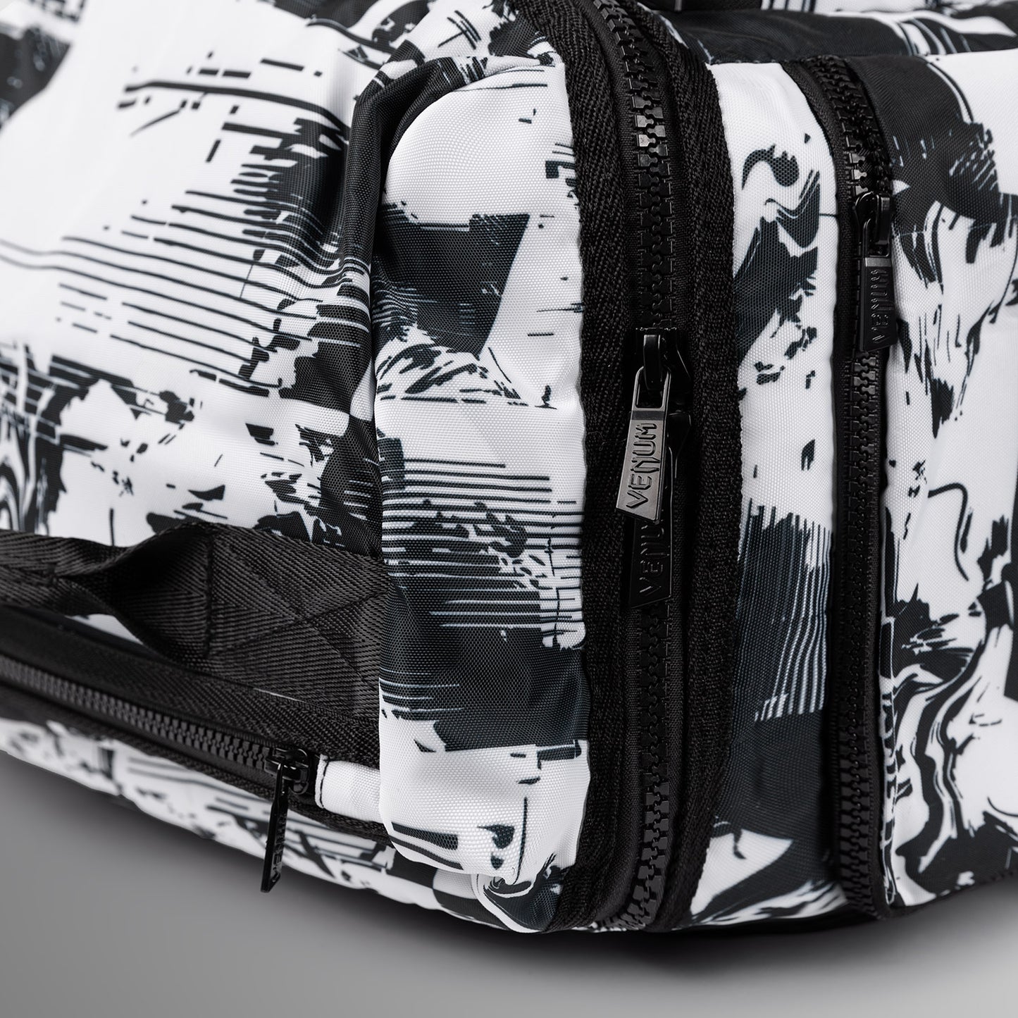 UFC Zenith by Venum Authentic Fight Week スポーツバッグ - ホワイト