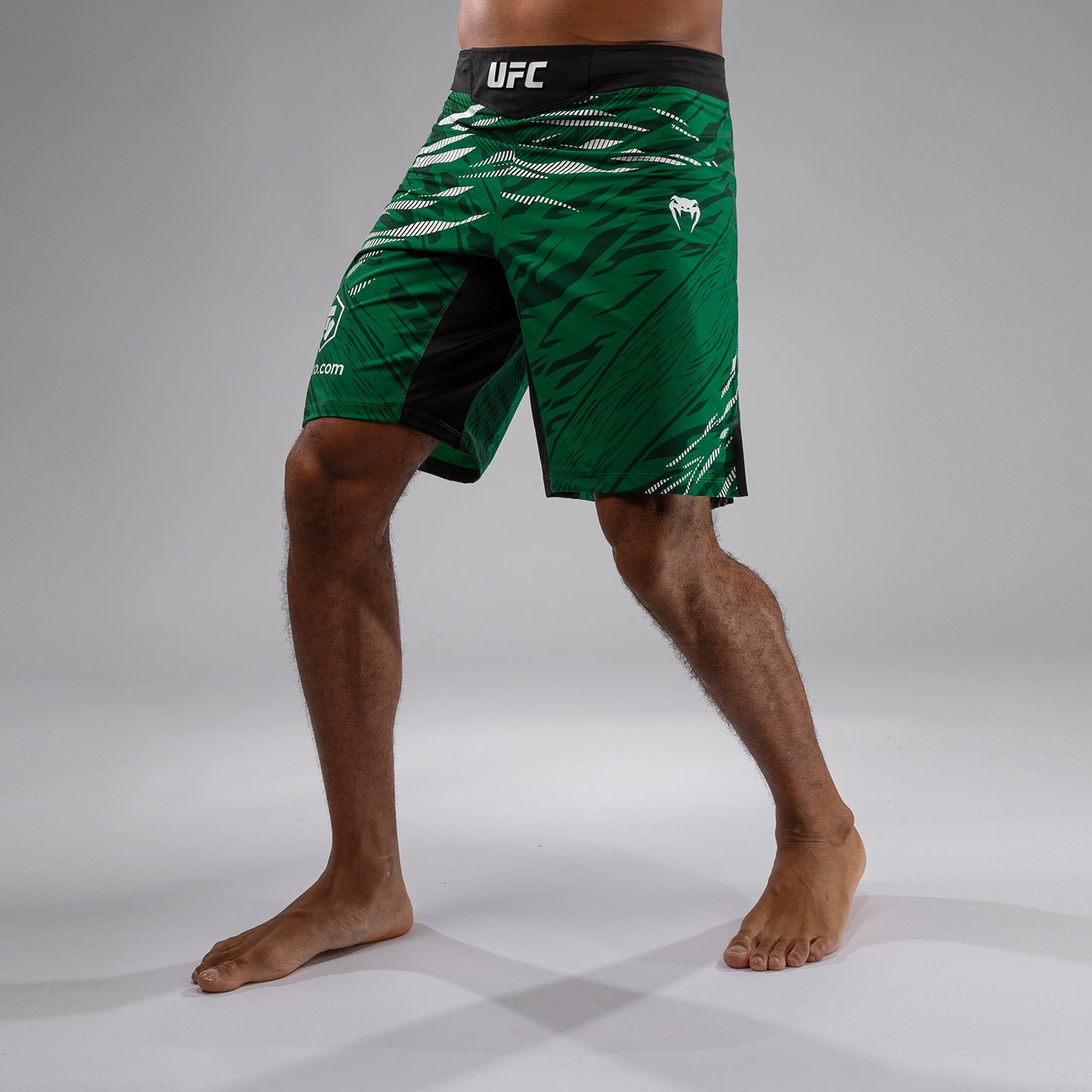 UFC Fusion by Venum Authentic Fight Night レスリングショーツ（男性用、フィットラルゴ） - グリーン
