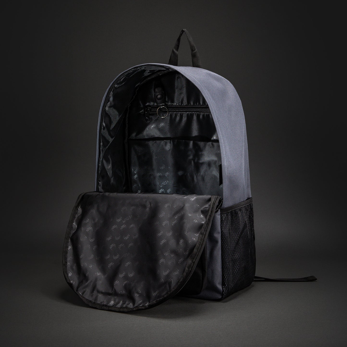 Venum Essential スポーツバッグ (24L) - グレー/ブラック