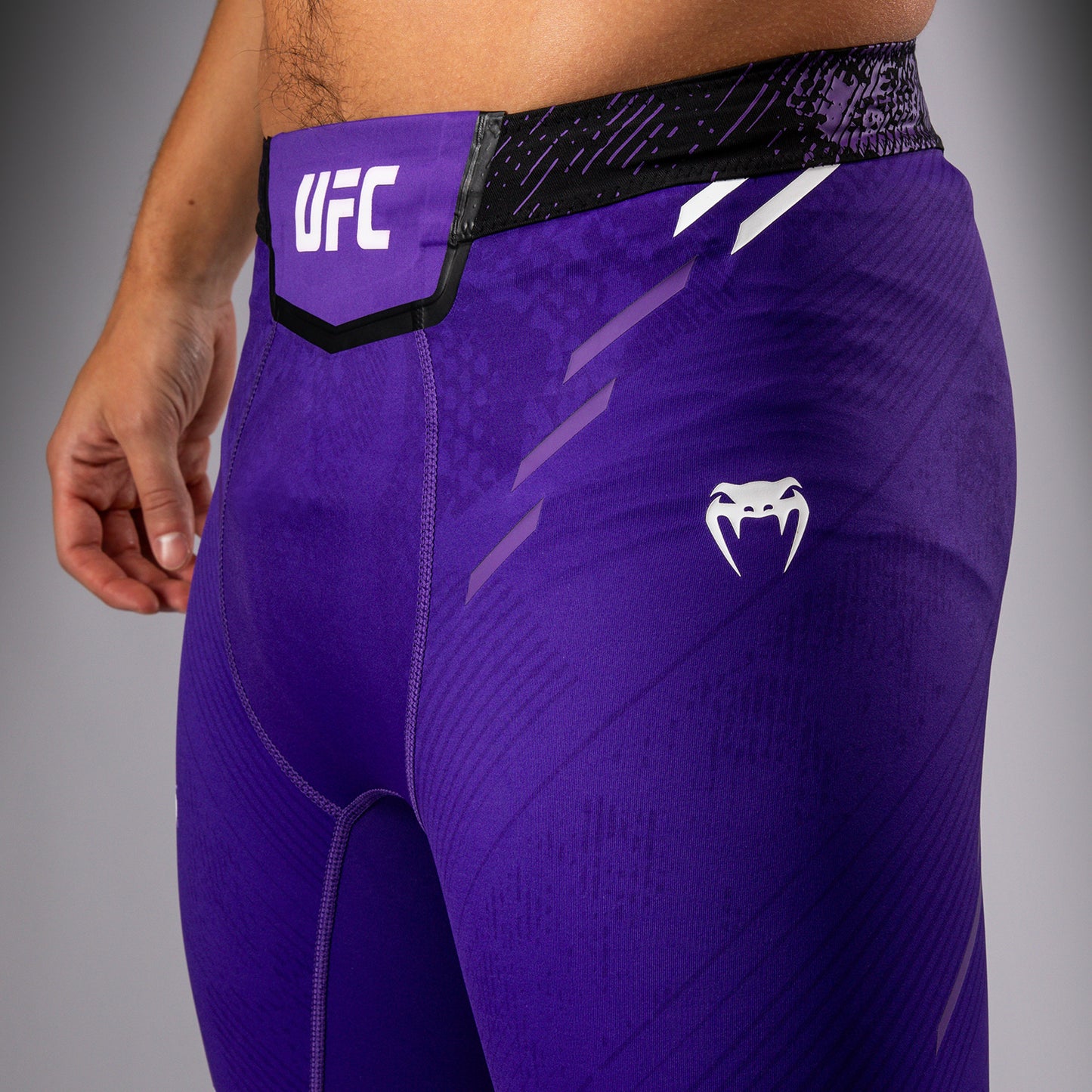 UFC Adrenaline by Venum Authentic Fight Night ヴァレトゥードショーツ（男性用） - パープル