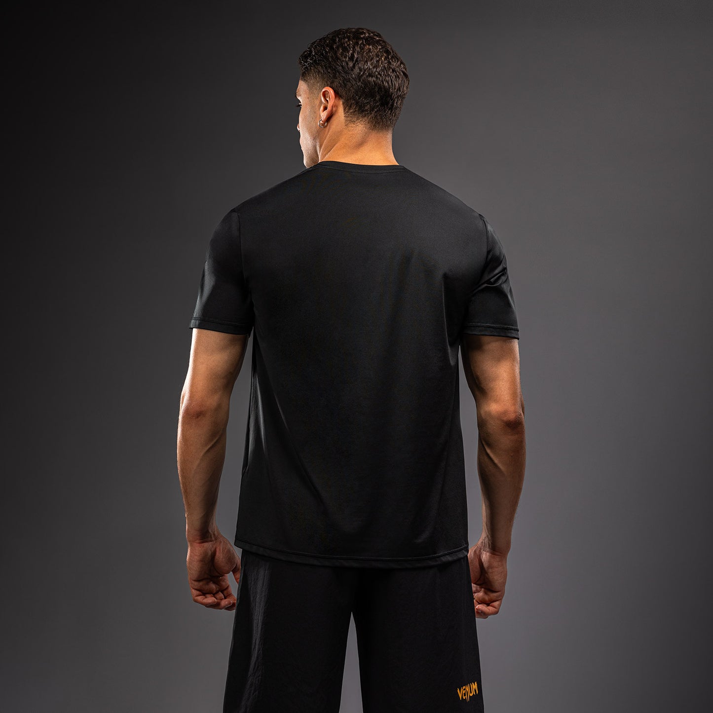 Venum Classic Dry Tech Tシャツ - ブラック/ゴールド