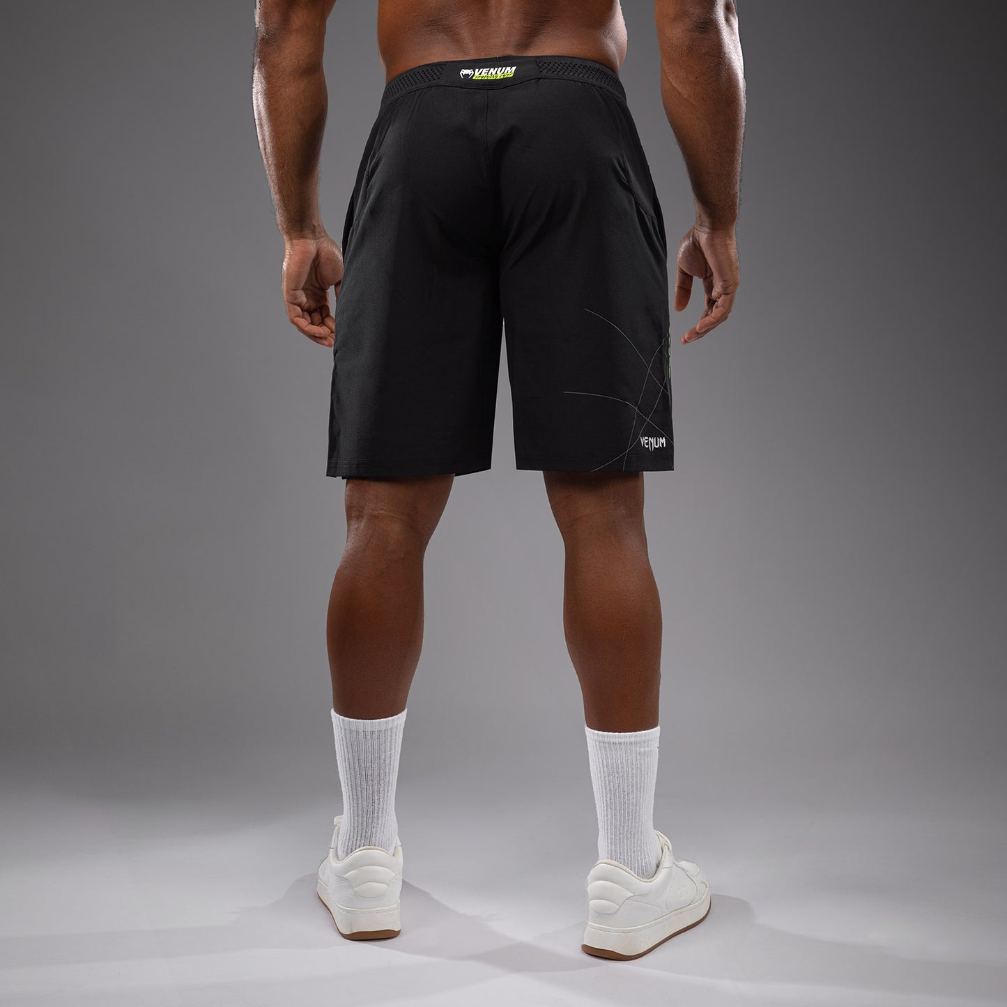 Venum Training Camp 4.0 メンズ・トレーニングショーツ - ブラック／ネオングリーン
