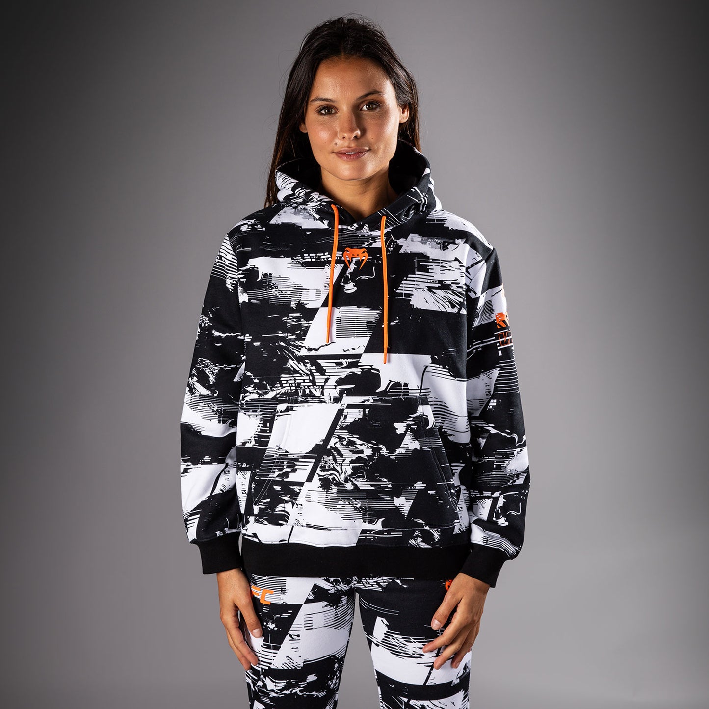 UFC Zenith by Venum Authentic Fight Week プルオーバーパーカー レディース - ホワイト