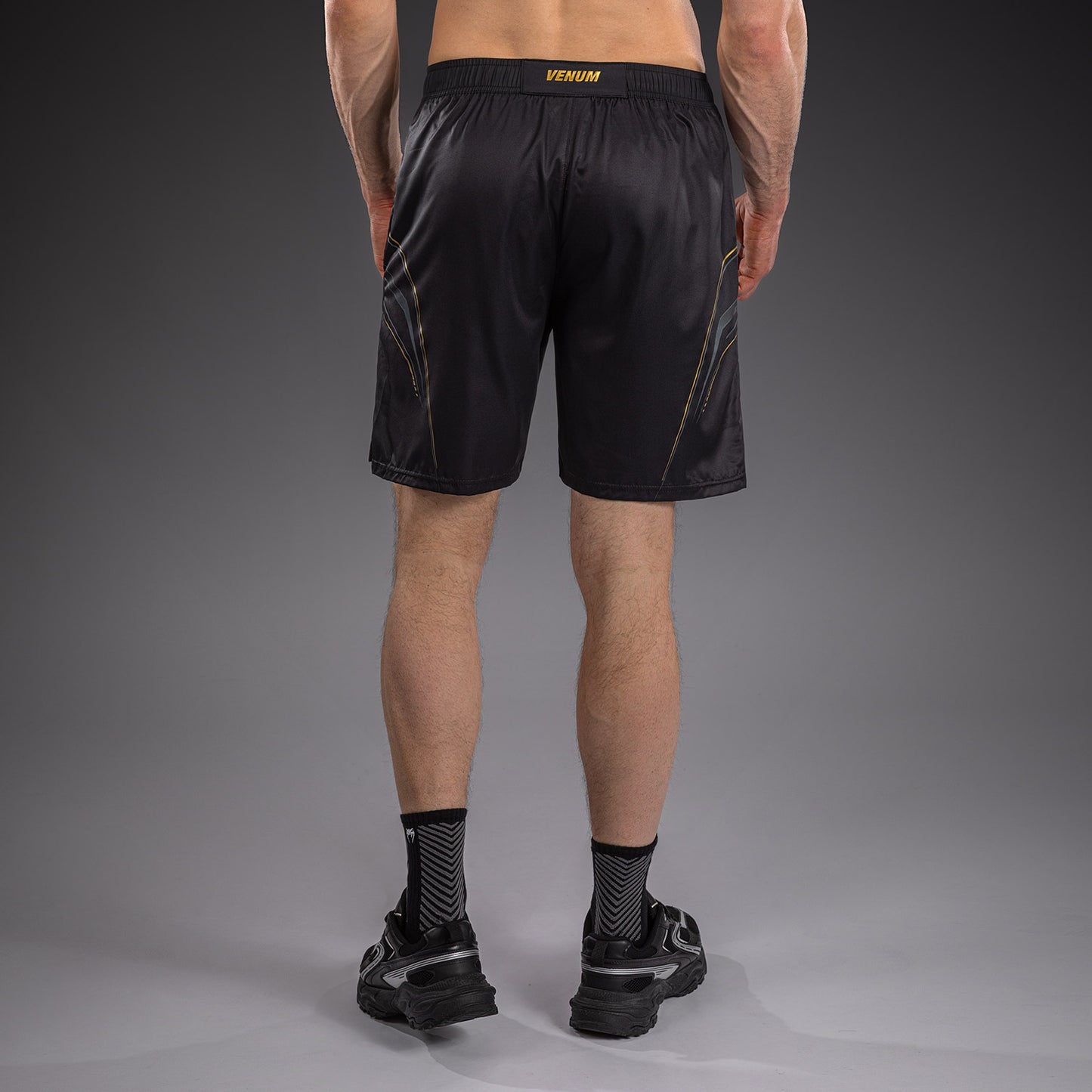 Venum Streamline トレーニングショーツ – ブラック/ゴールド