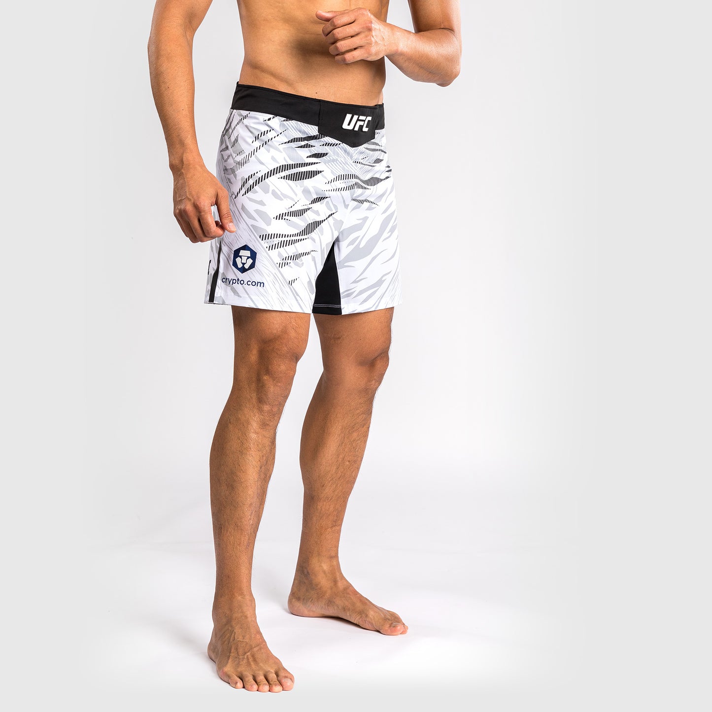 UFC Fusion by Venum Authentic Fight Night レスリングショーツ（男性用、フィットコルト） - ホワイト