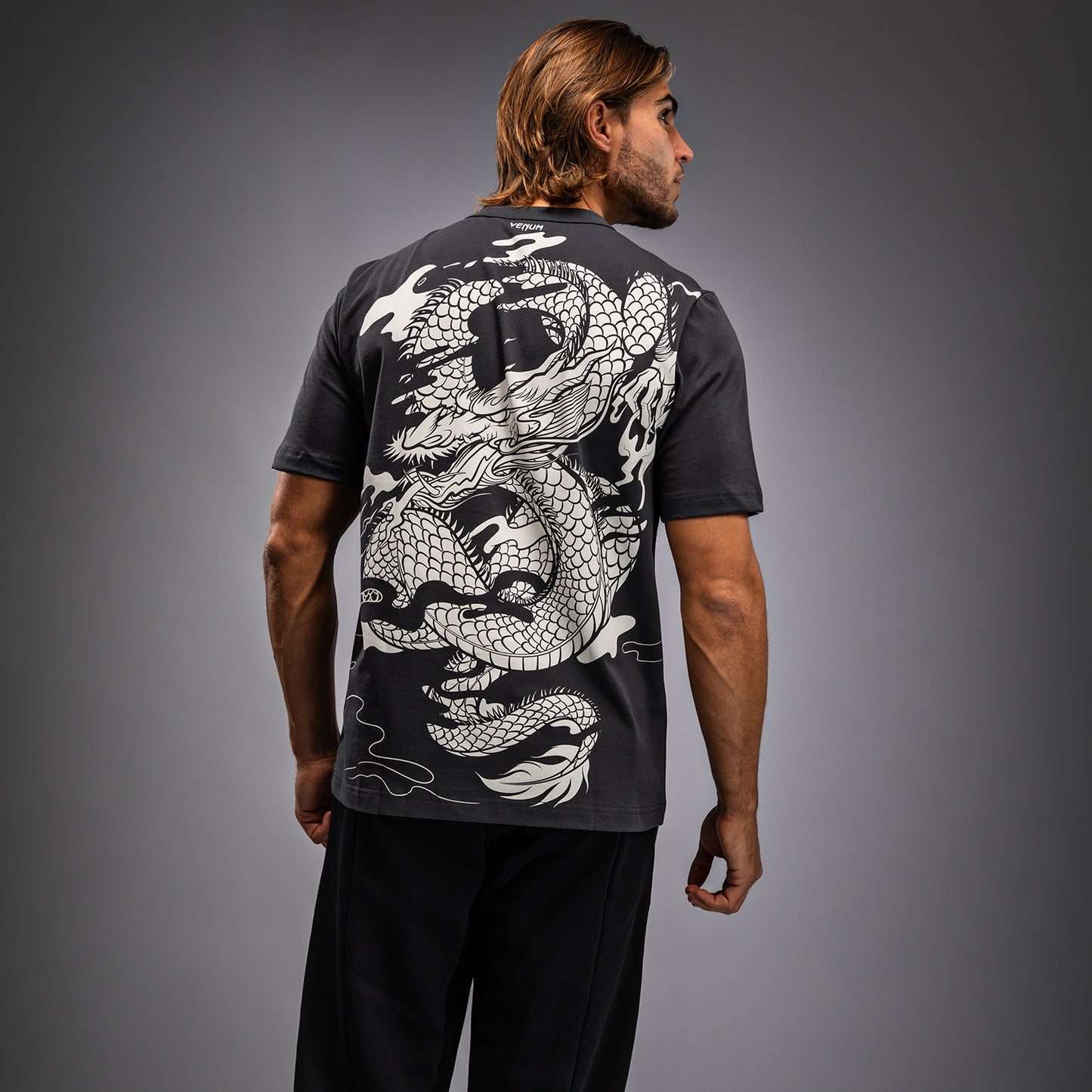 Venum ドラゴンズ・フライト メンズ Tシャツ - チャコールグレー/クリームホワイト