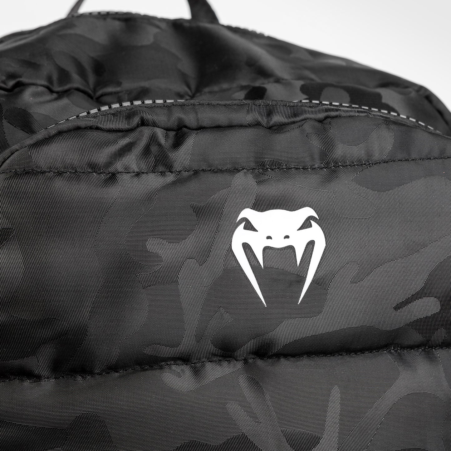 Venum Challenger Pro バックパック（20-25L） – ブラック/ダークカモ