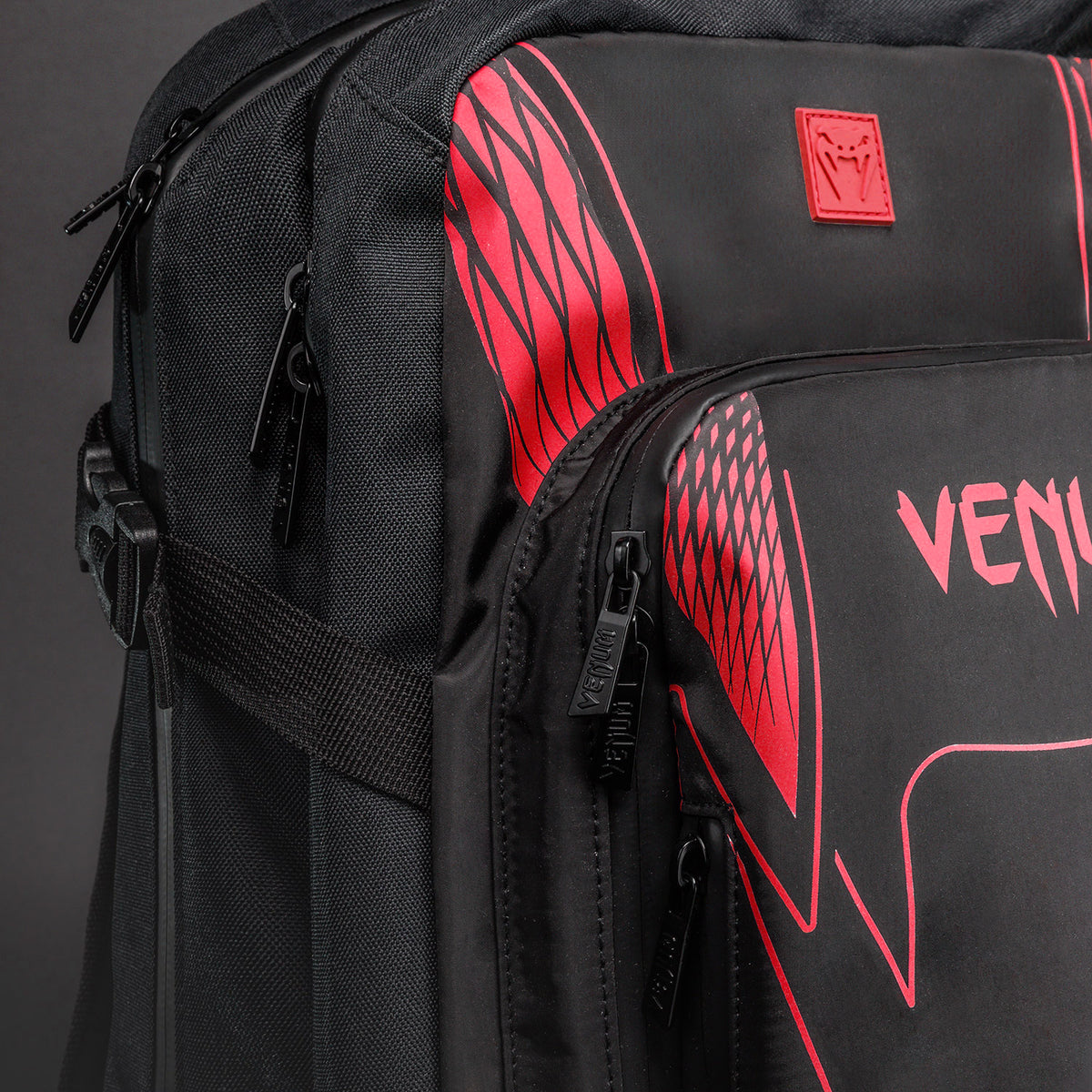 Venum Amazonia Reborn バックパック (15-25 L) - ブラック/レッド