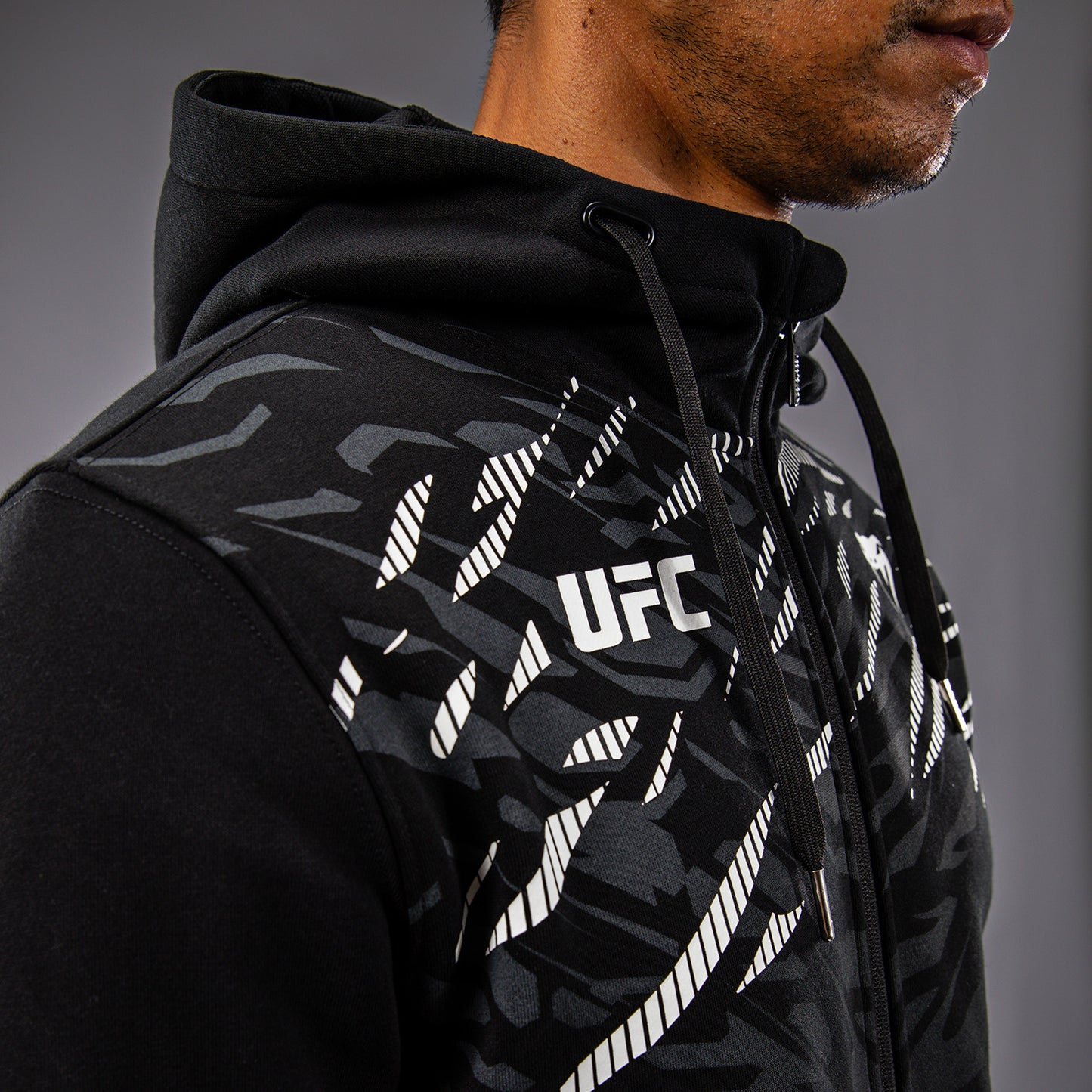 UFC Fusion by Venum Replica ジップ付きスウェットシャツ（男性用） - ブラック