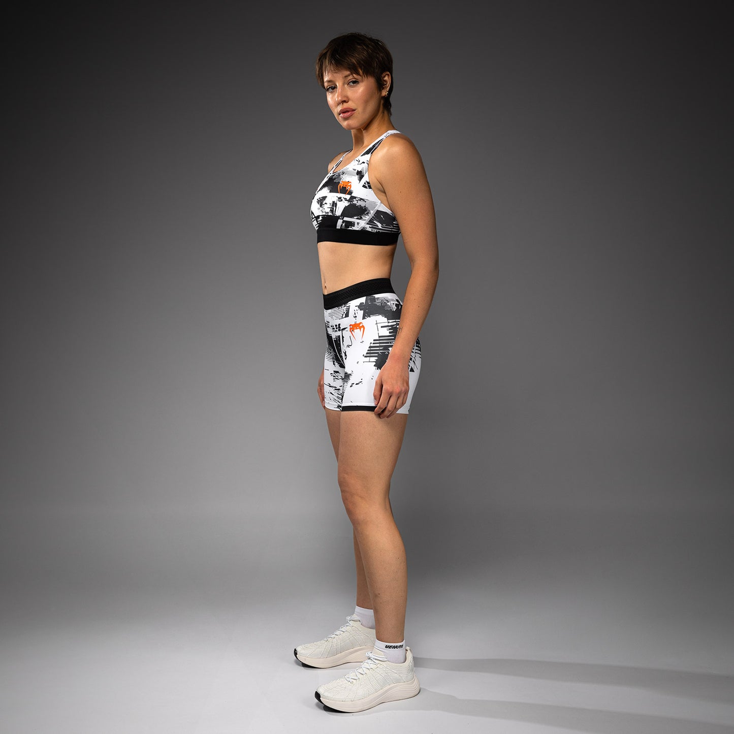 UFC Zenith by Venum Authentic Fight Week パフォーマンスヴァレトゥードショーツ レディース - ホワイト