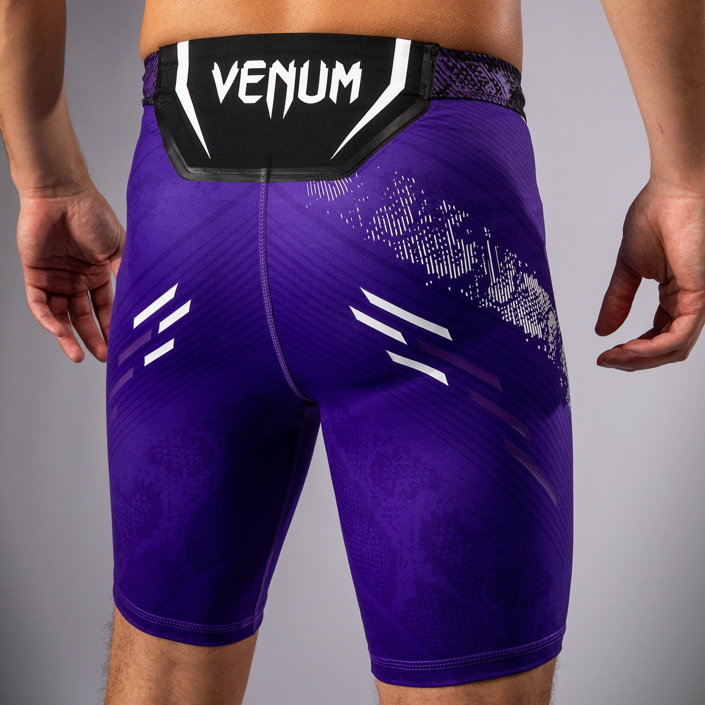 UFC Adrenaline by Venum Authentic Fight Night ヴァレトゥードショーツ（男性用） - パープル