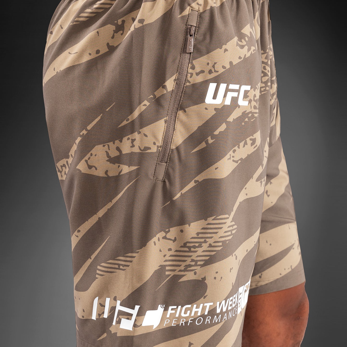 UFC Adrenaline By Venum Fight Week Performance メンズショーツ - Desert Camo