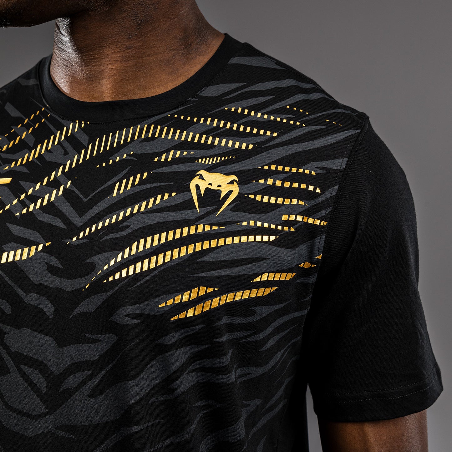 UFC Fusion by Venum Replica ショートスリーブTシャツ（男性用） - チャンピオン