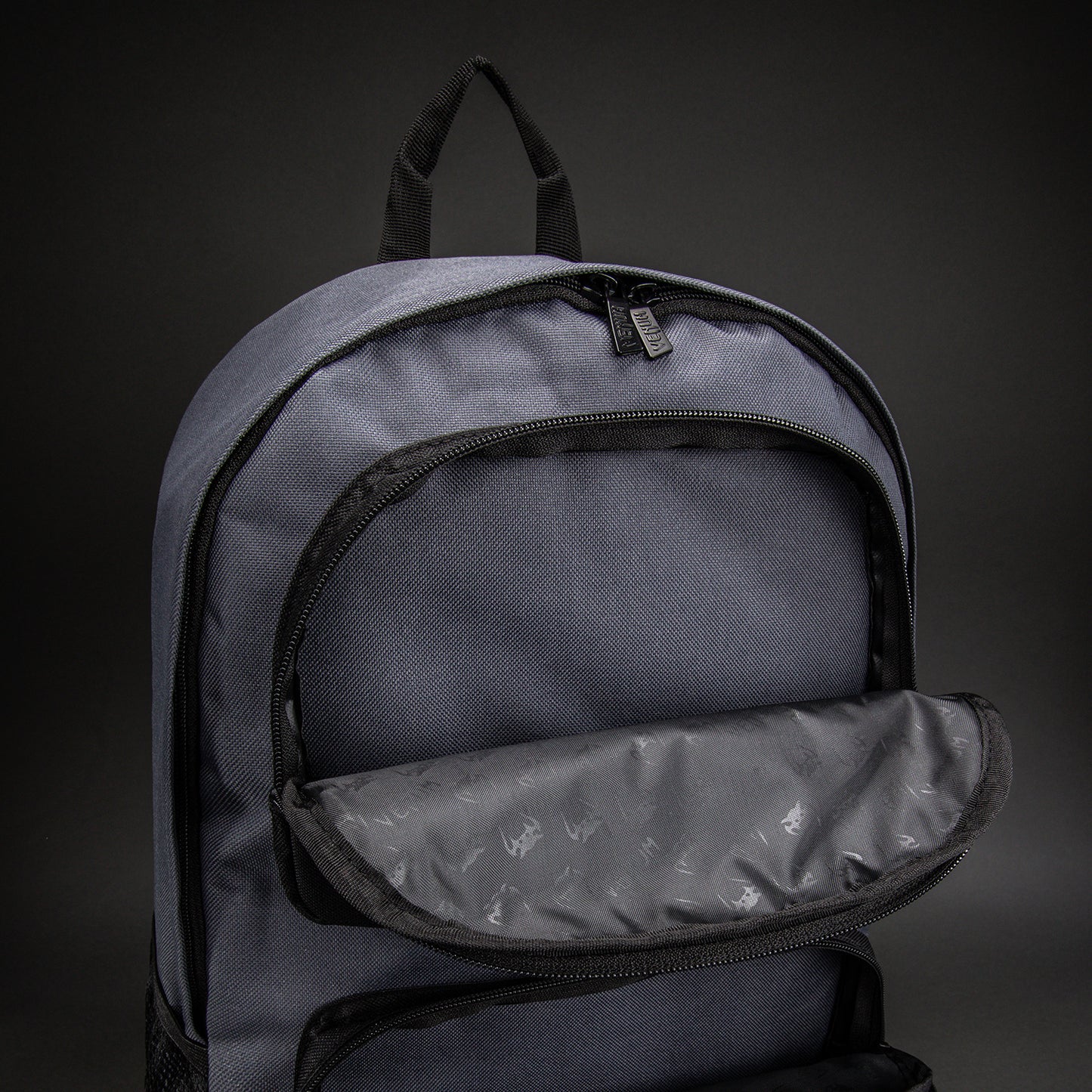 Venum Essential スポーツバッグ (24L) - グレー/ブラック