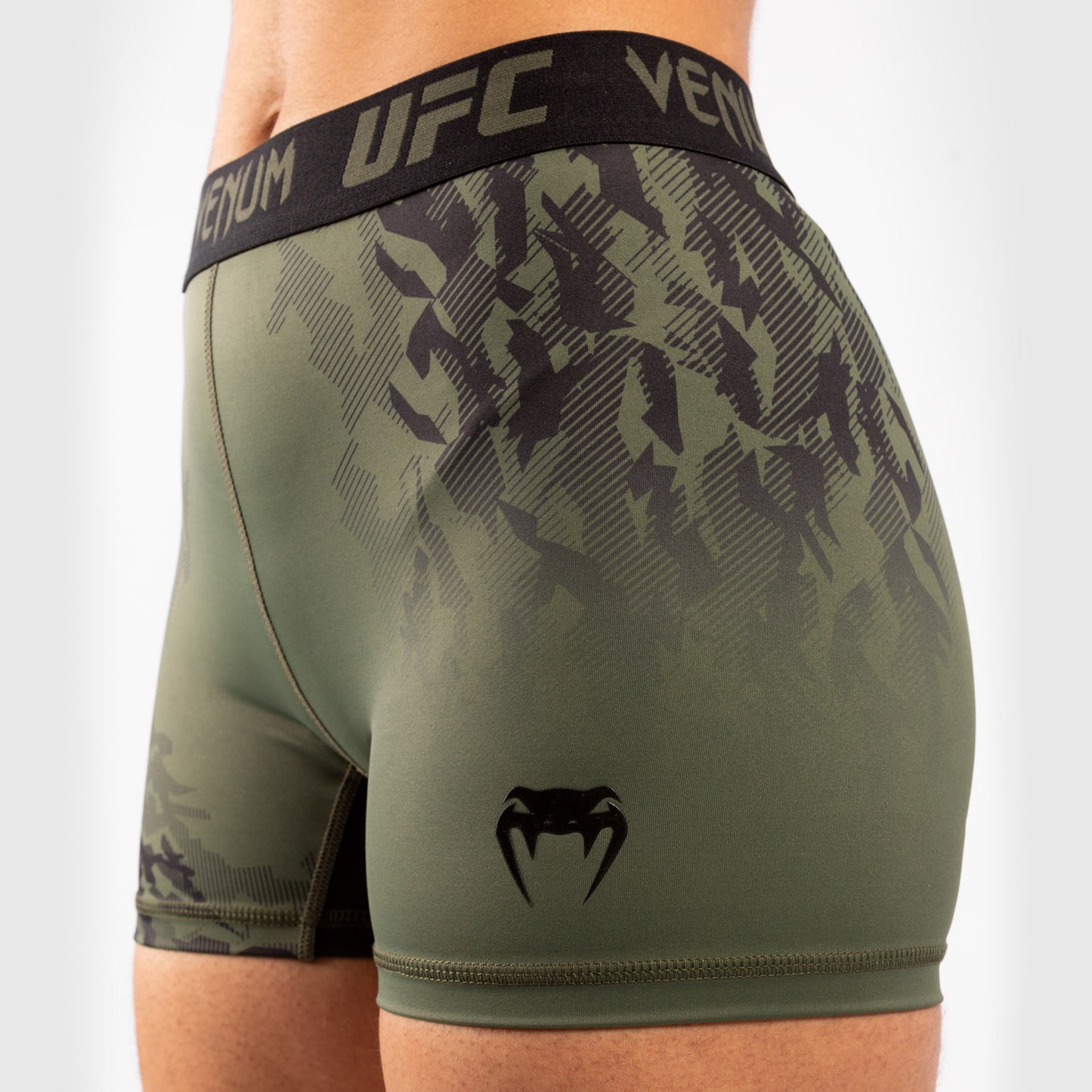 Venum UFC Authentic Fight Week ウィメンズ パフォーマンス コンプレッションショーツ – カーキ