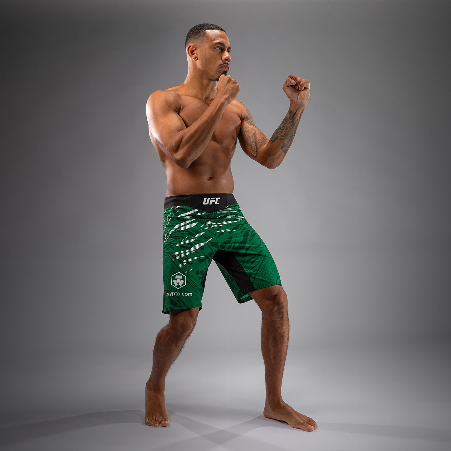 UFC Fusion by Venum Authentic Fight Night レスリングショーツ（男性用、フィットラルゴ） - グリーン