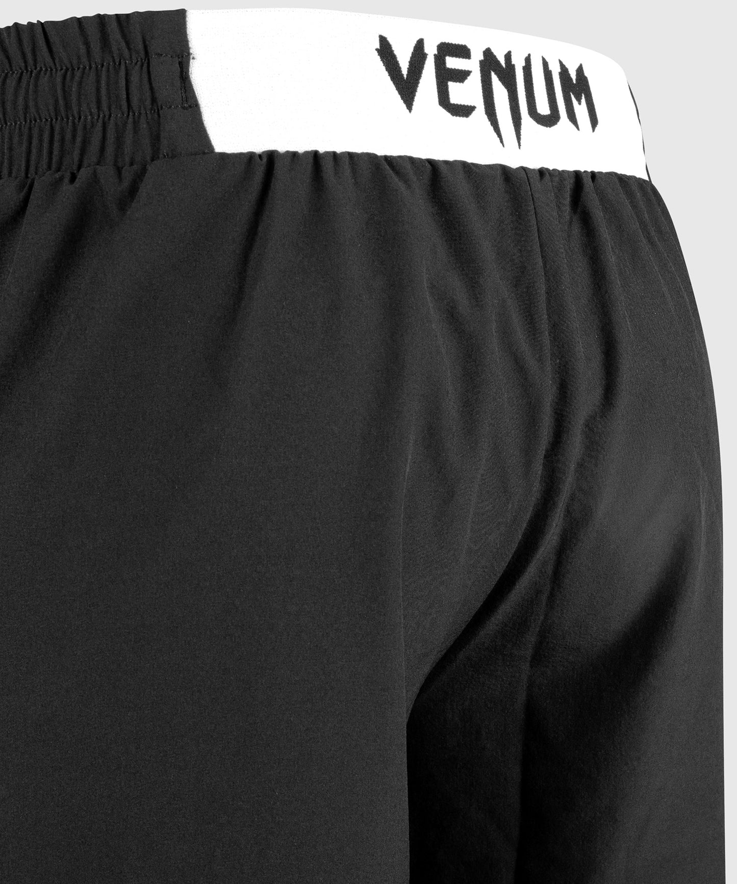 Venum Classic トレーニングショーツ - ブラック/ホワイト