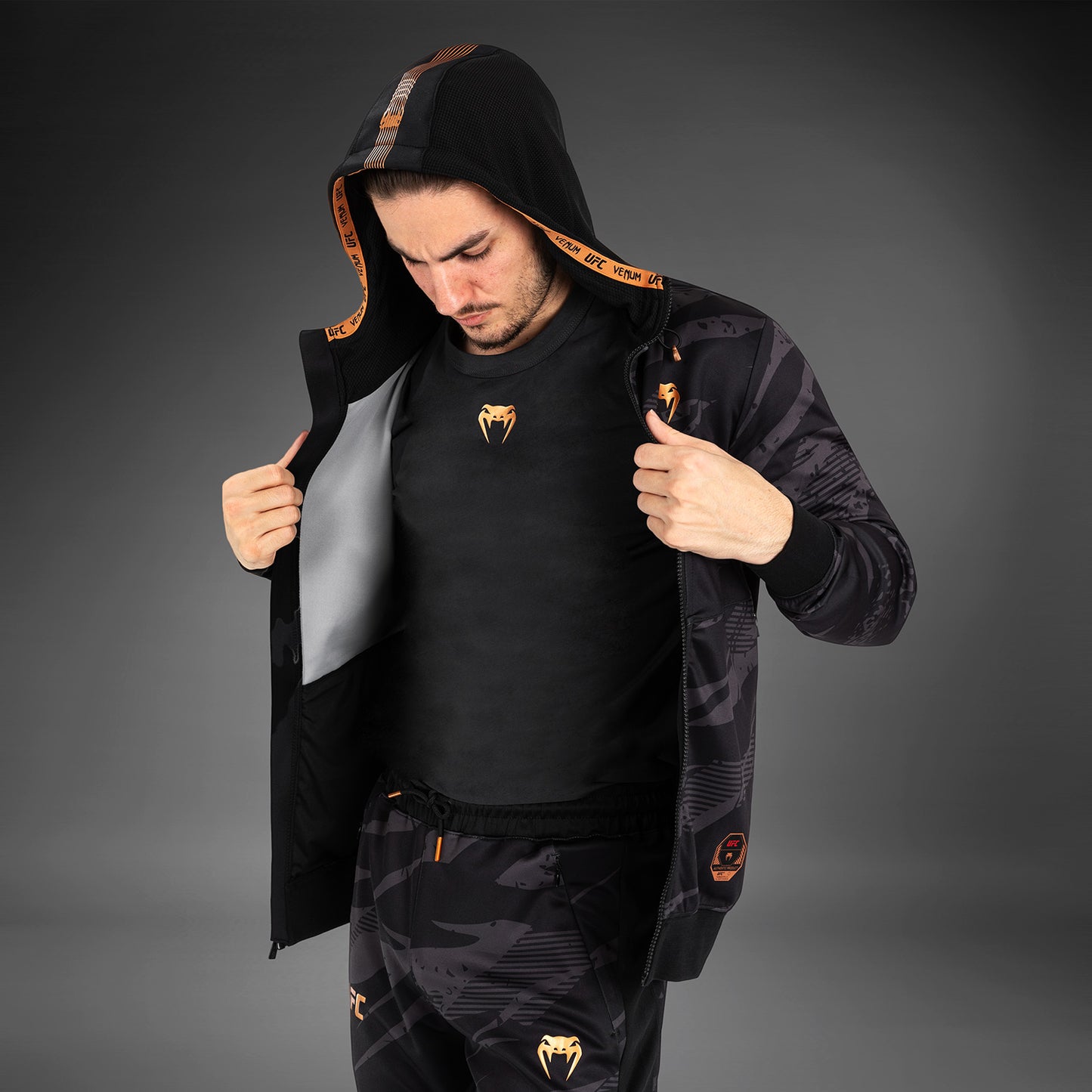 UFC Adrenaline By Venum Fight Week メンズジップアップパーカー - Urban Camo