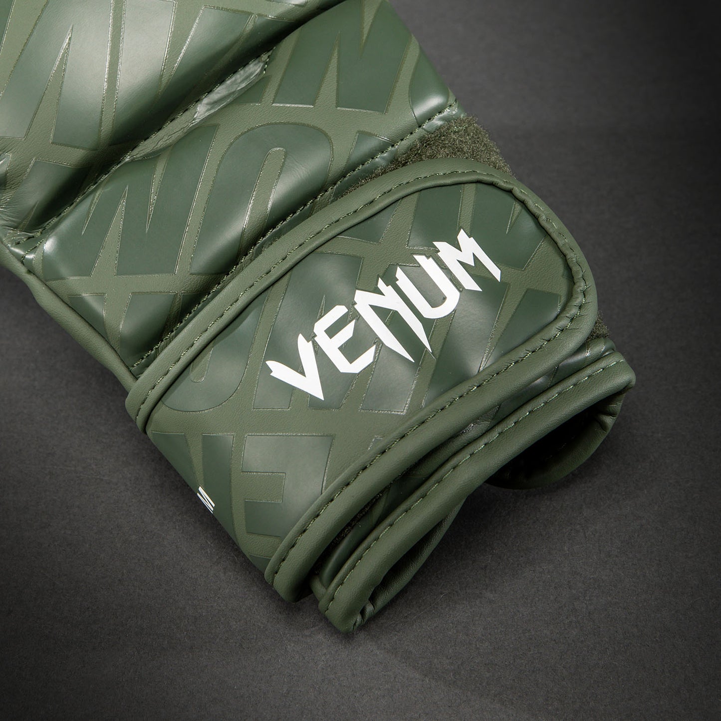 Venum Contender 1.5 XT 3D スパーリンググローブ - カーキ