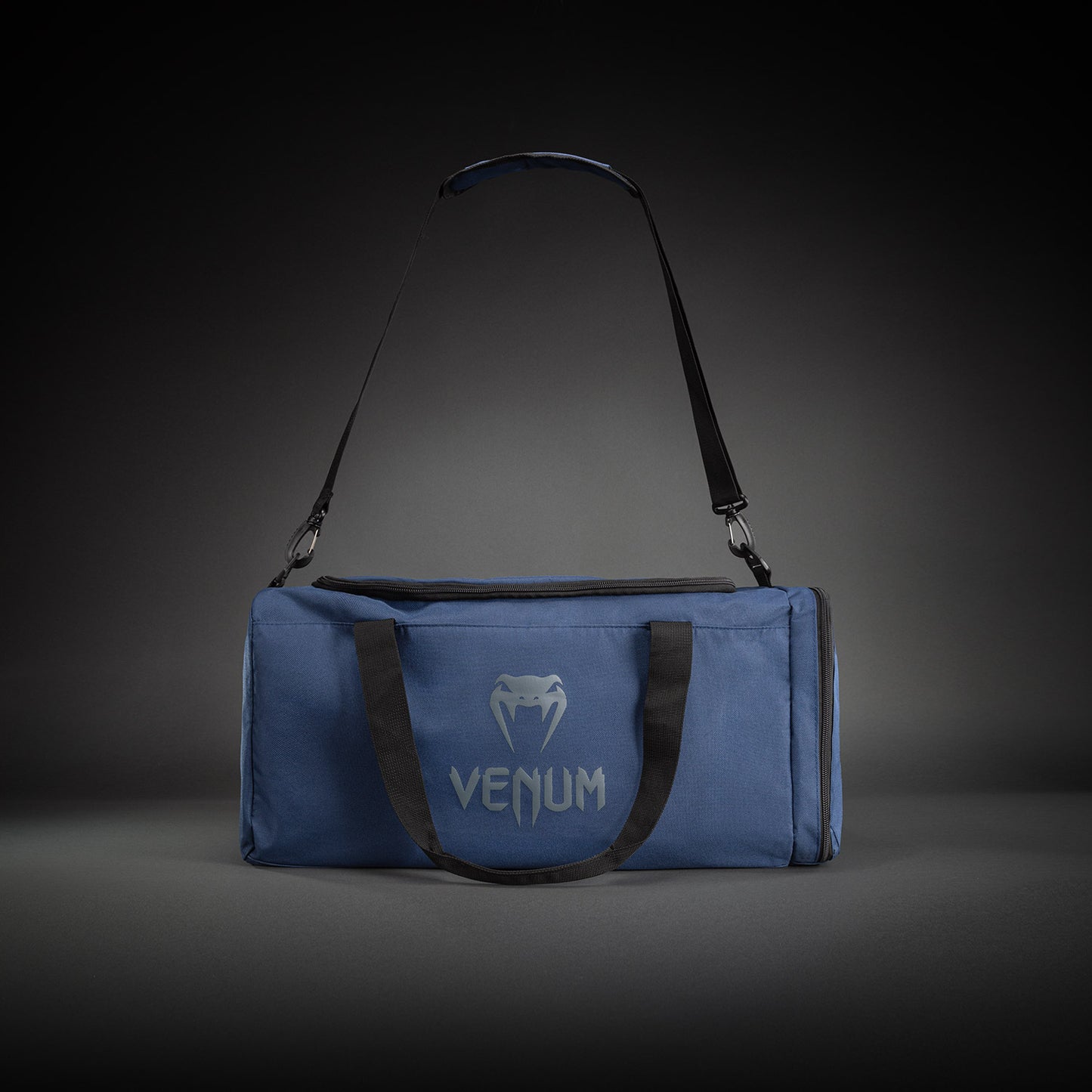 Venum Essential スポーツバッグ (37L) - ネイビーブルー
