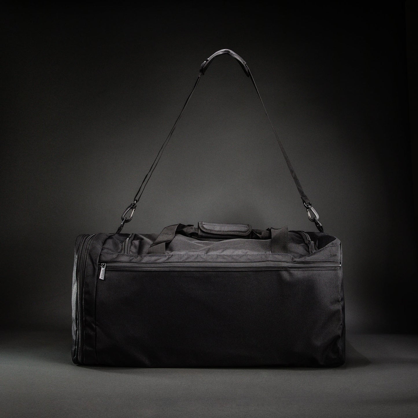 Venum Essential スポーツバッグ (37L) – ブラック