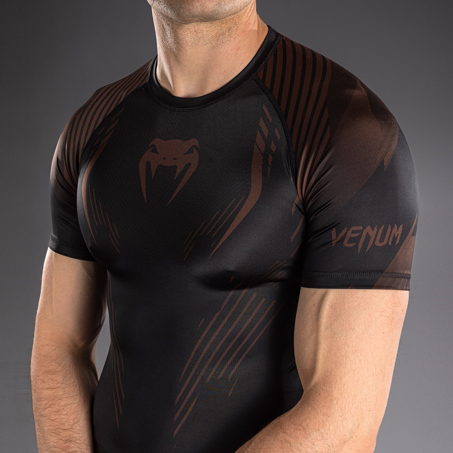 Venum No-Gi 6.0 半袖ラッシュガード - ブラック/ブラウン