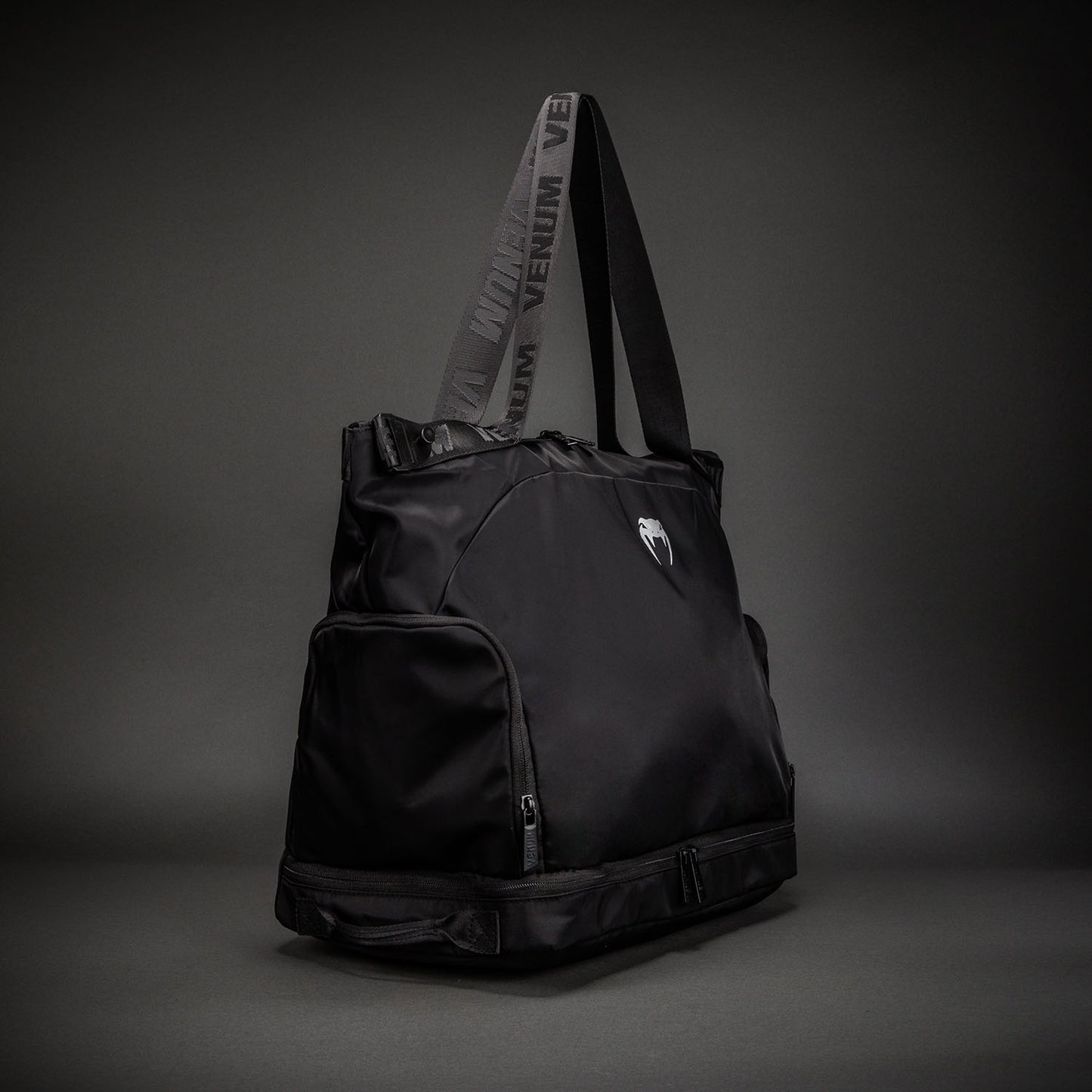 Venum Essential スポーツバッグ - ブラック