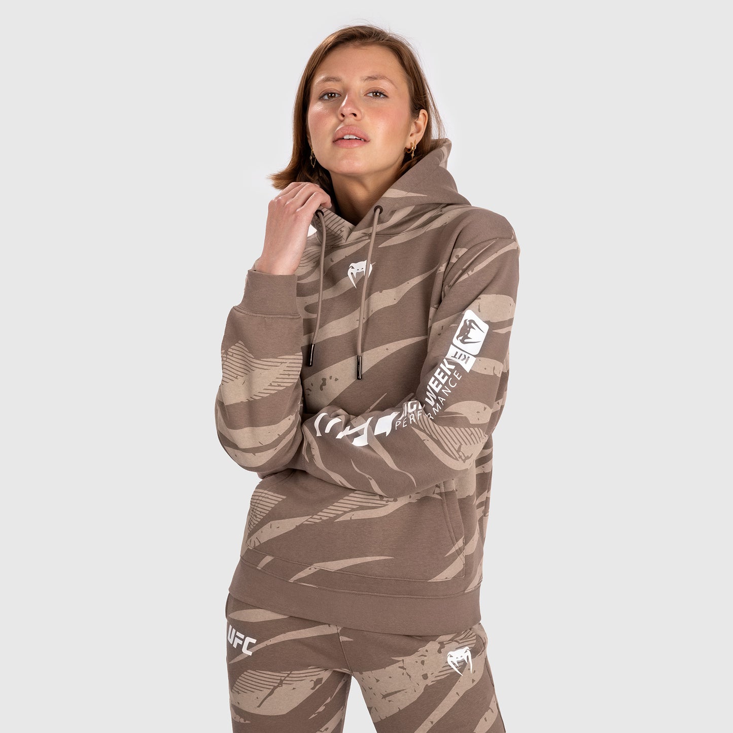 UFC Adrenaline By Venum Fight Week - 女性用プルオーバーパーカー - Desert Camo
